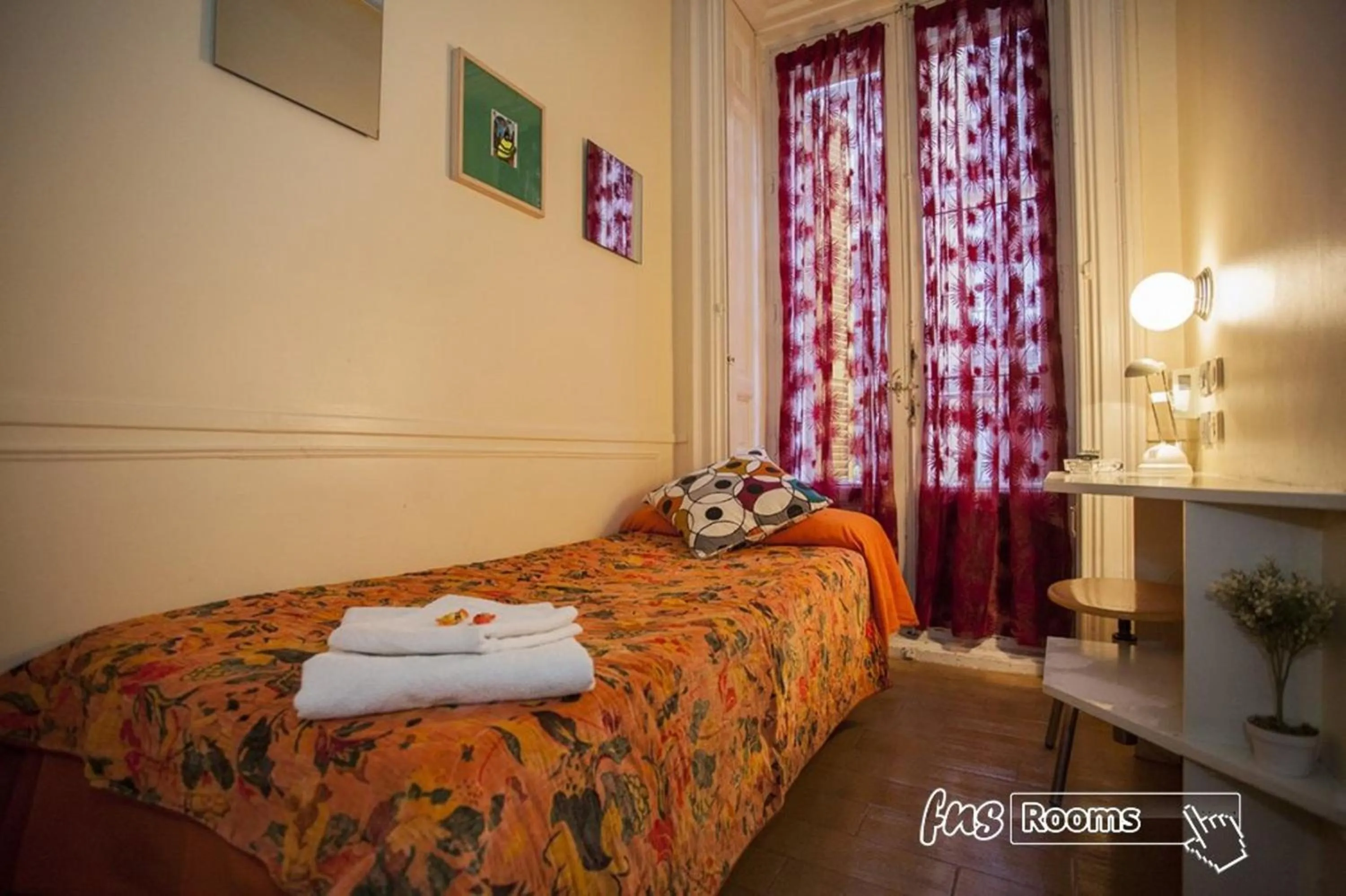 Photo of the whole room, Bed in Hostal La Fontana