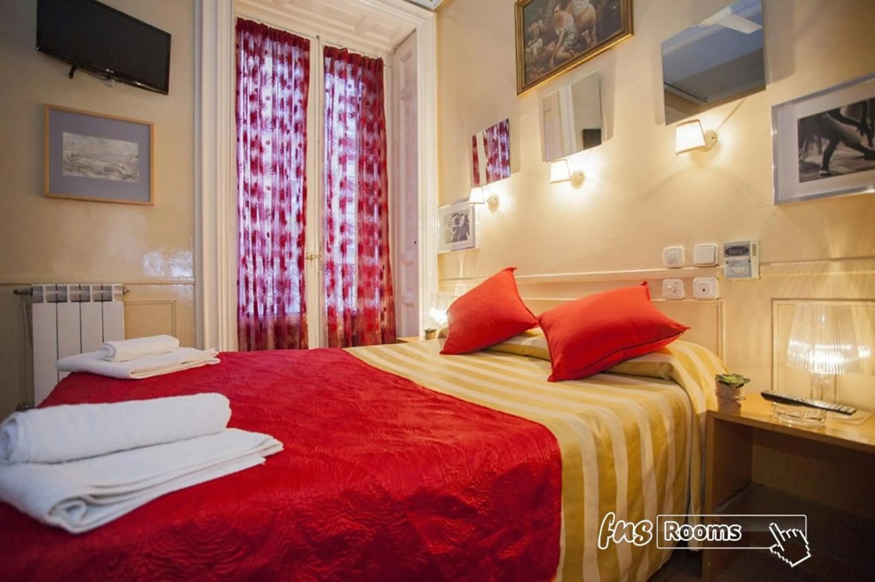 Bed in Hostal La Fontana