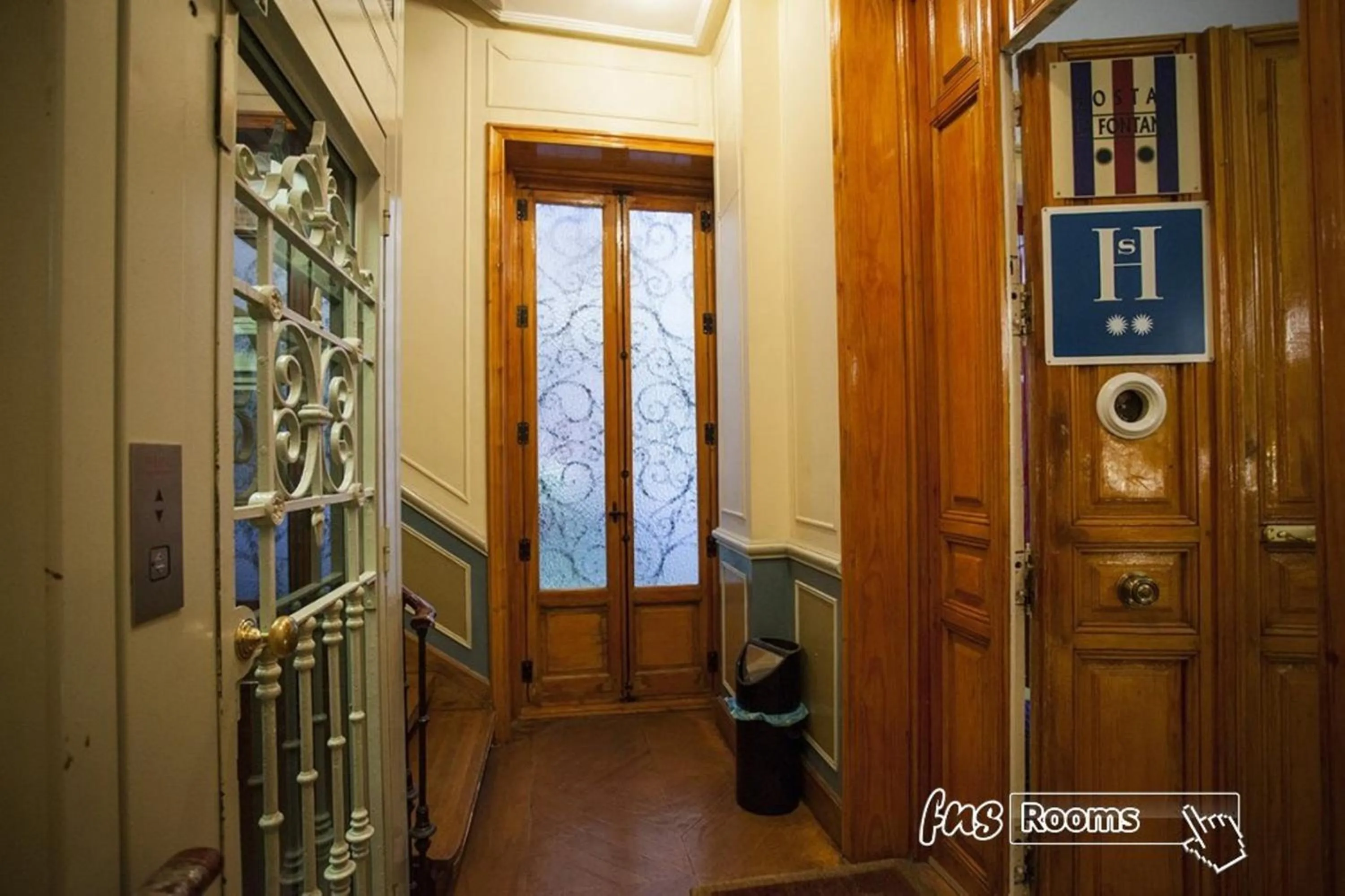 Facade/entrance in Hostal La Fontana