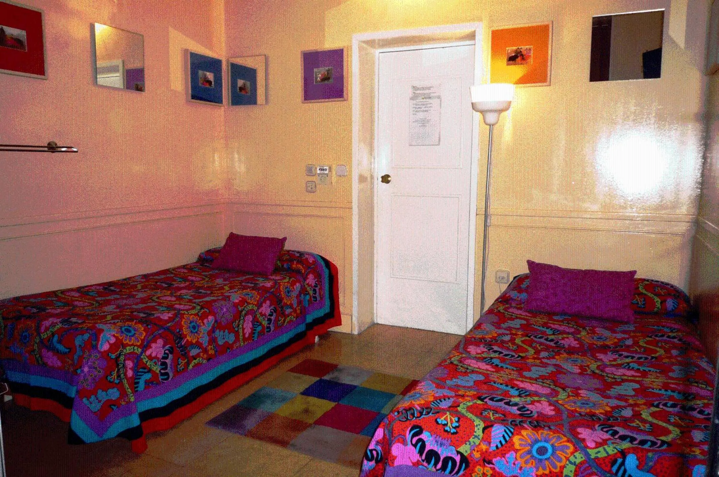 Photo of the whole room, Bed in Hostal La Fontana
