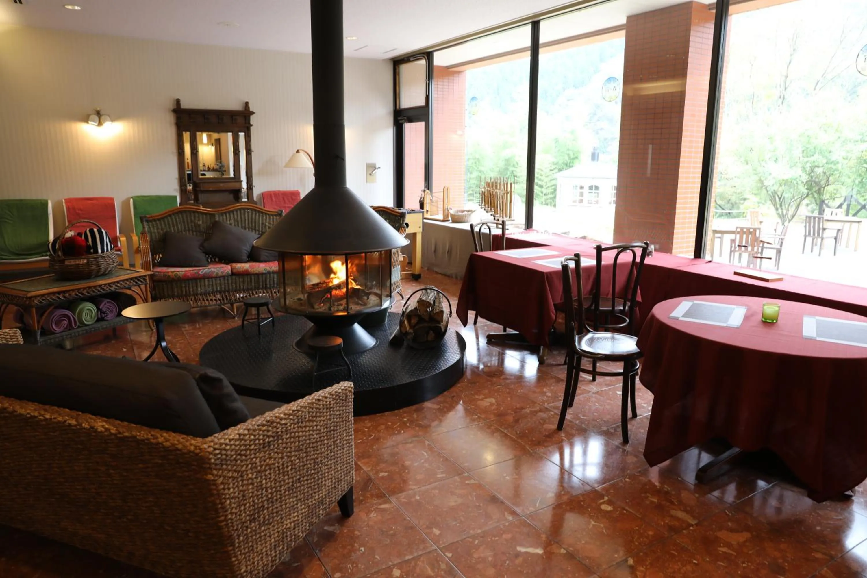 Communal lounge/ TV room in Sora no Mori Hotel Hanagori