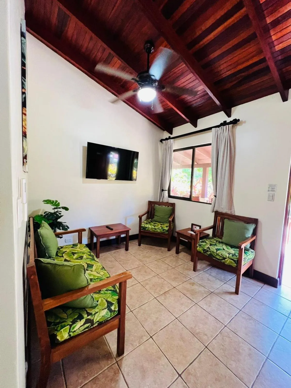 Communal lounge/ TV room in La Foresta Nature Resort