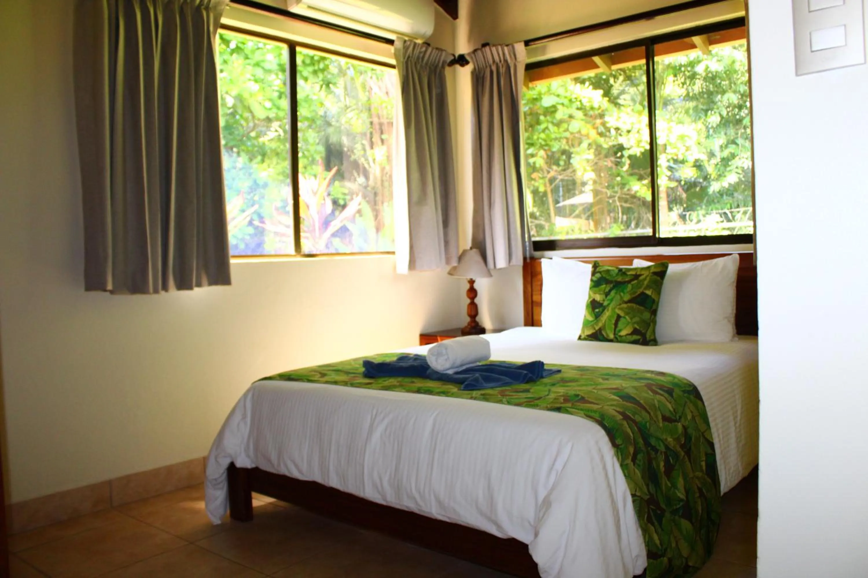 Living room, Bed in La Foresta Nature Resort