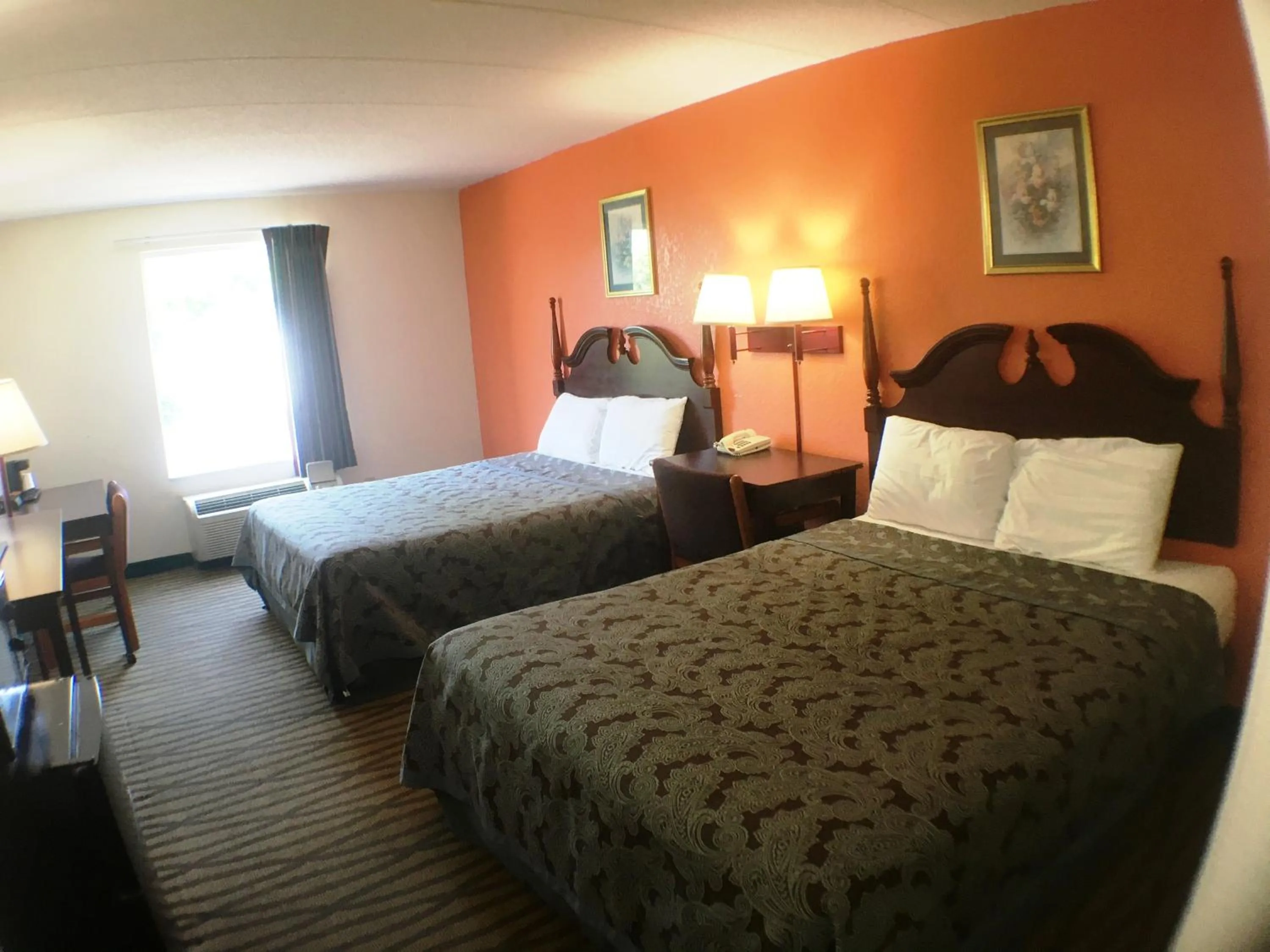 Bed in President Inn & Suites