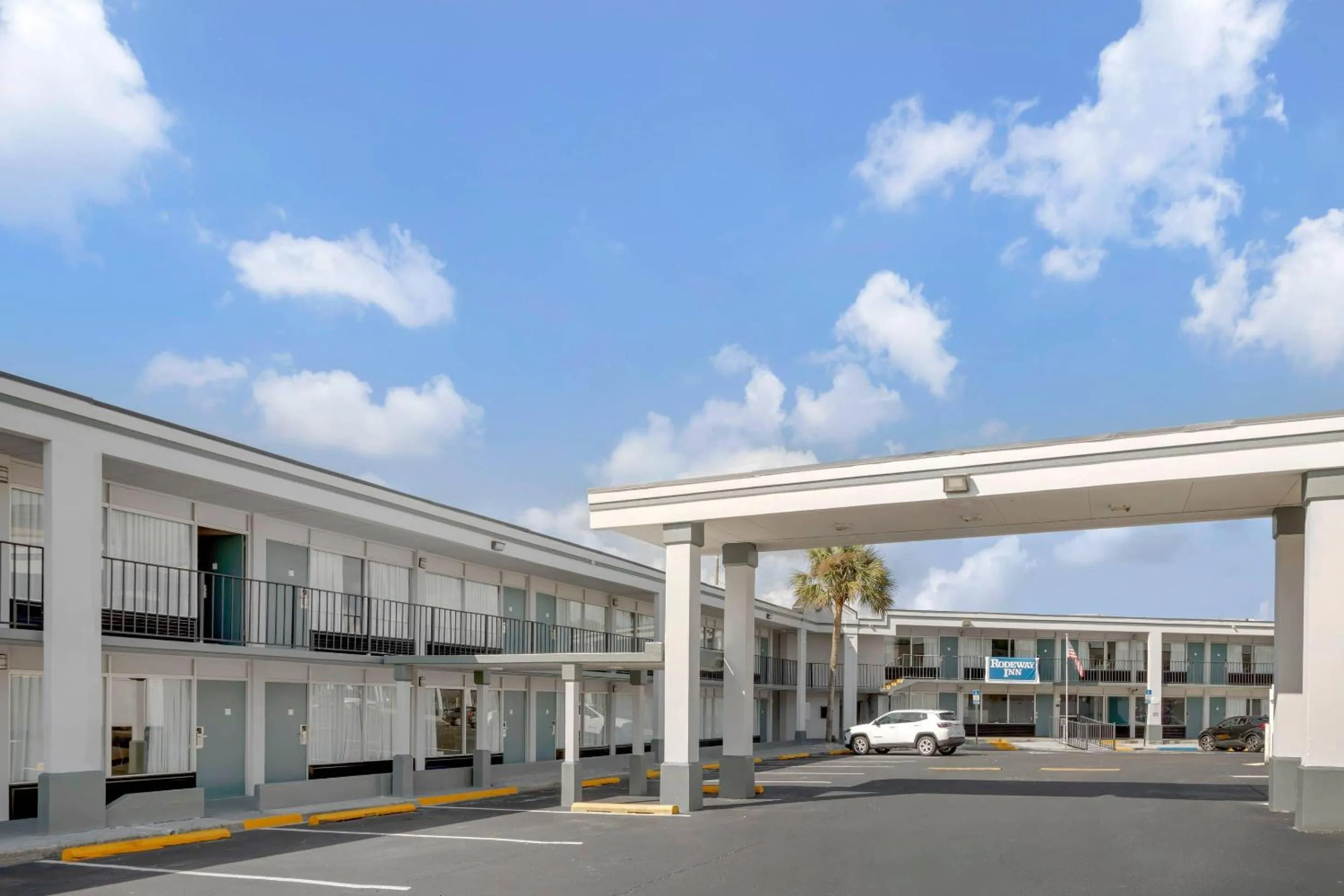 Property building in Rodeway Inn Orange Park - Jacksonville near Naval Air Station