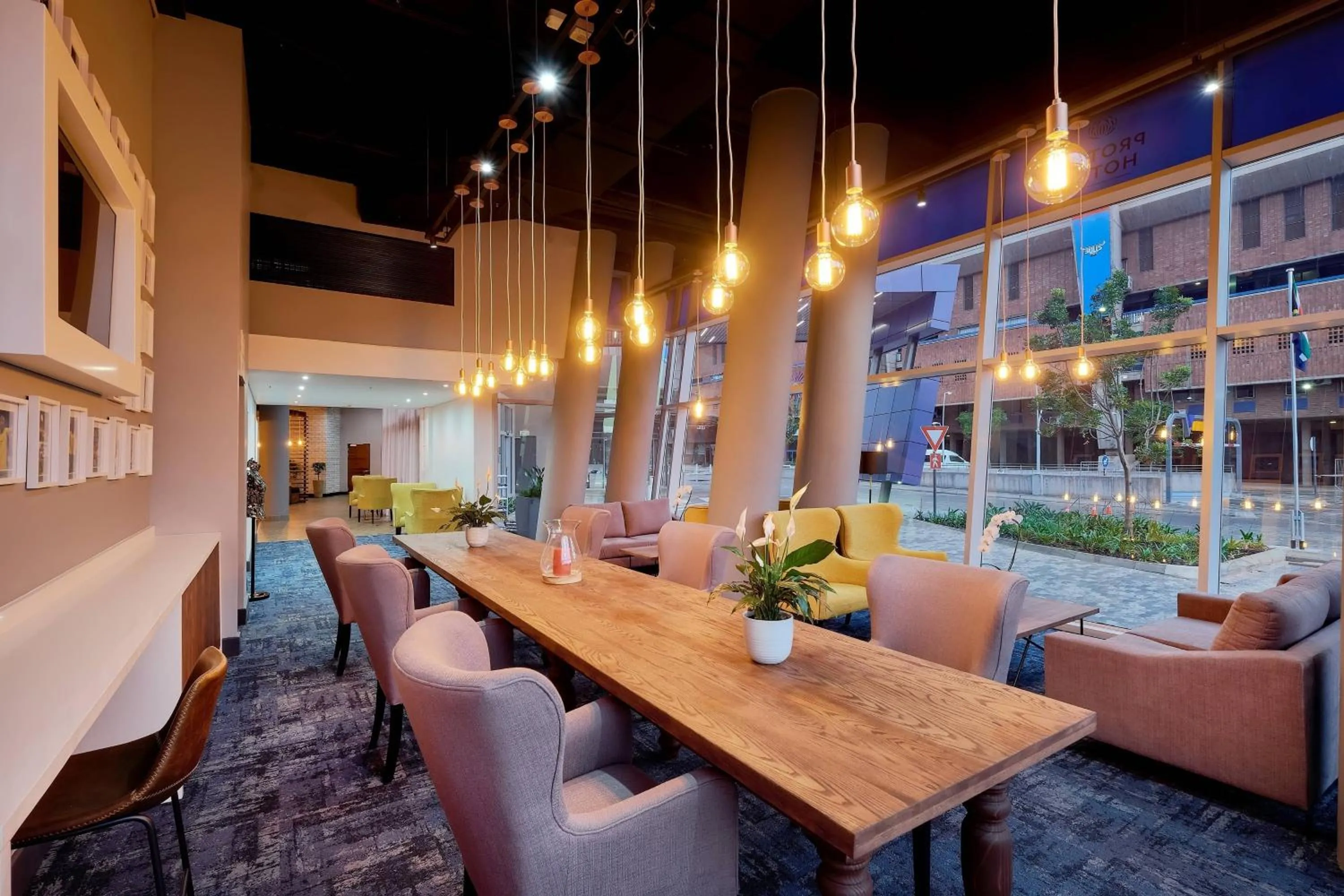 Lobby or reception in Protea Hotel by Marriott Pretoria Loftus Park