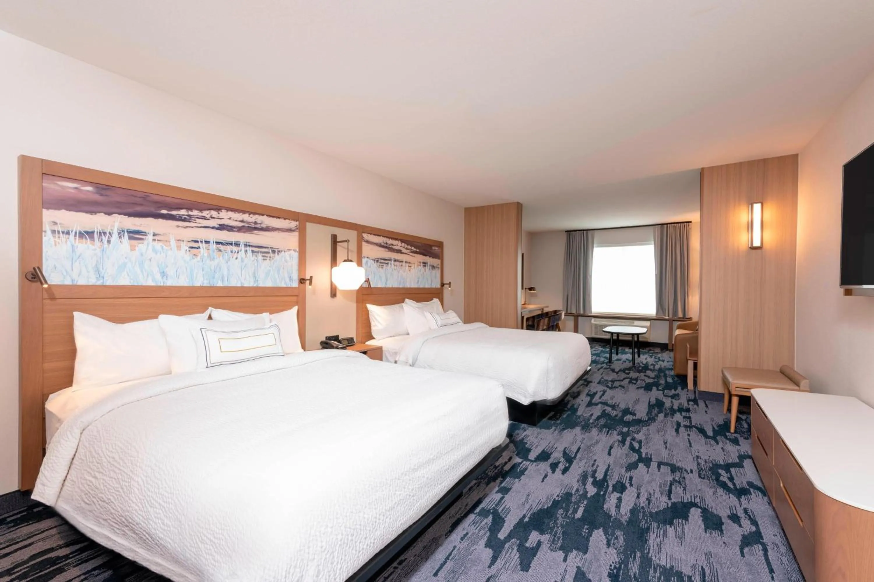 Photo of the whole room, Bed in Fairfield Inn & Suites by Marriott Fair Oaks Farms