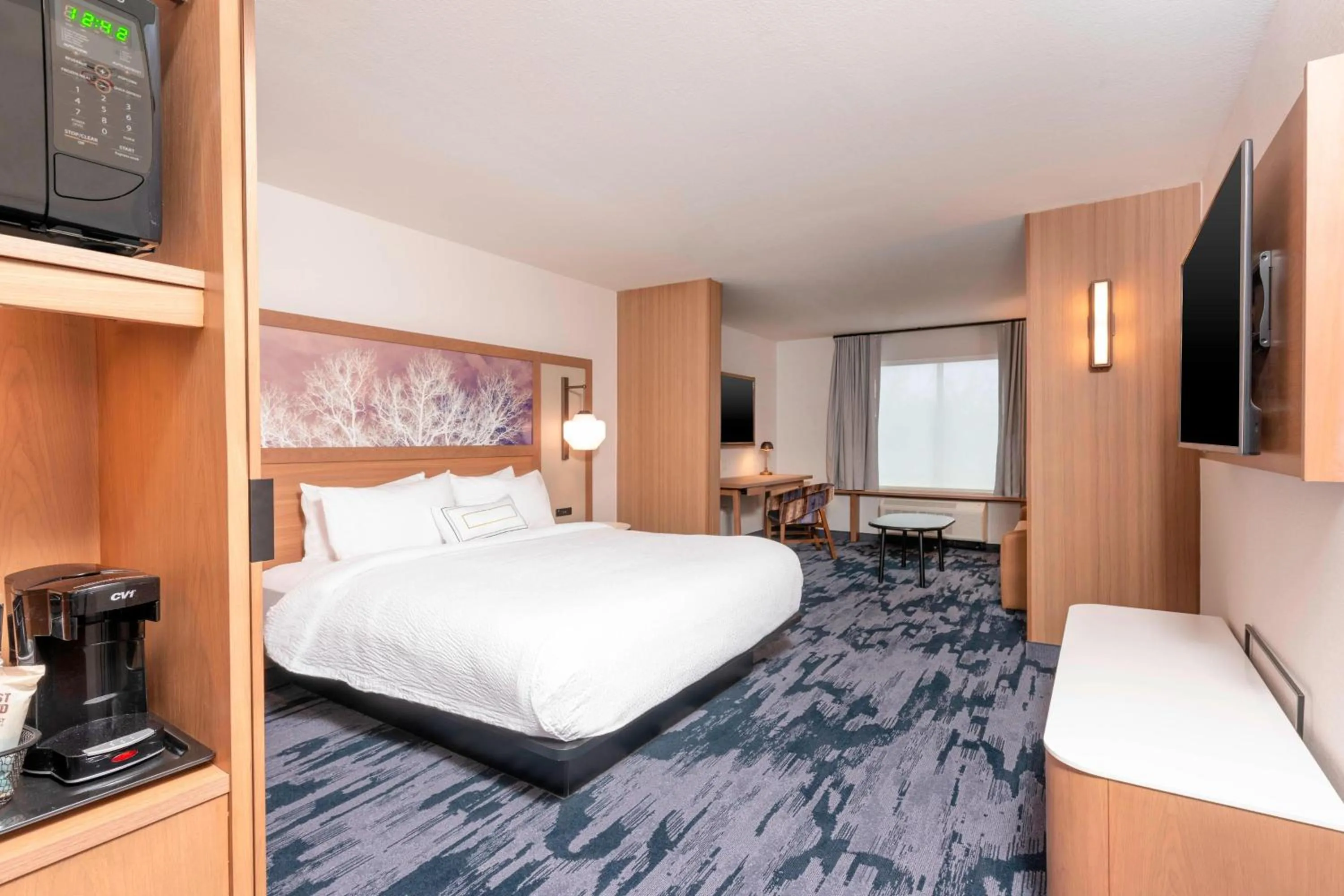 Photo of the whole room, Bed in Fairfield Inn & Suites by Marriott Fair Oaks Farms