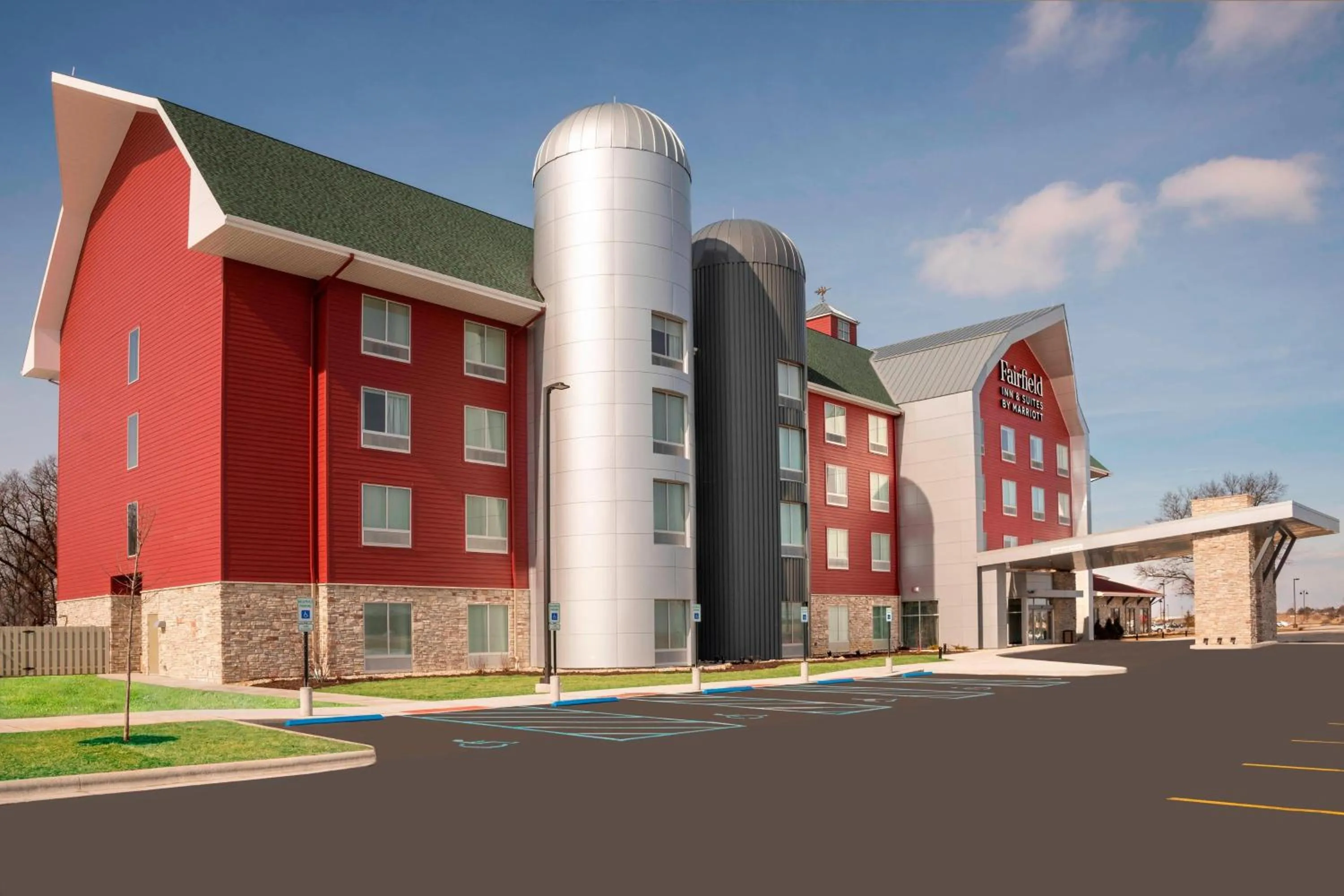 Property building in Fairfield Inn & Suites by Marriott Fair Oaks Farms