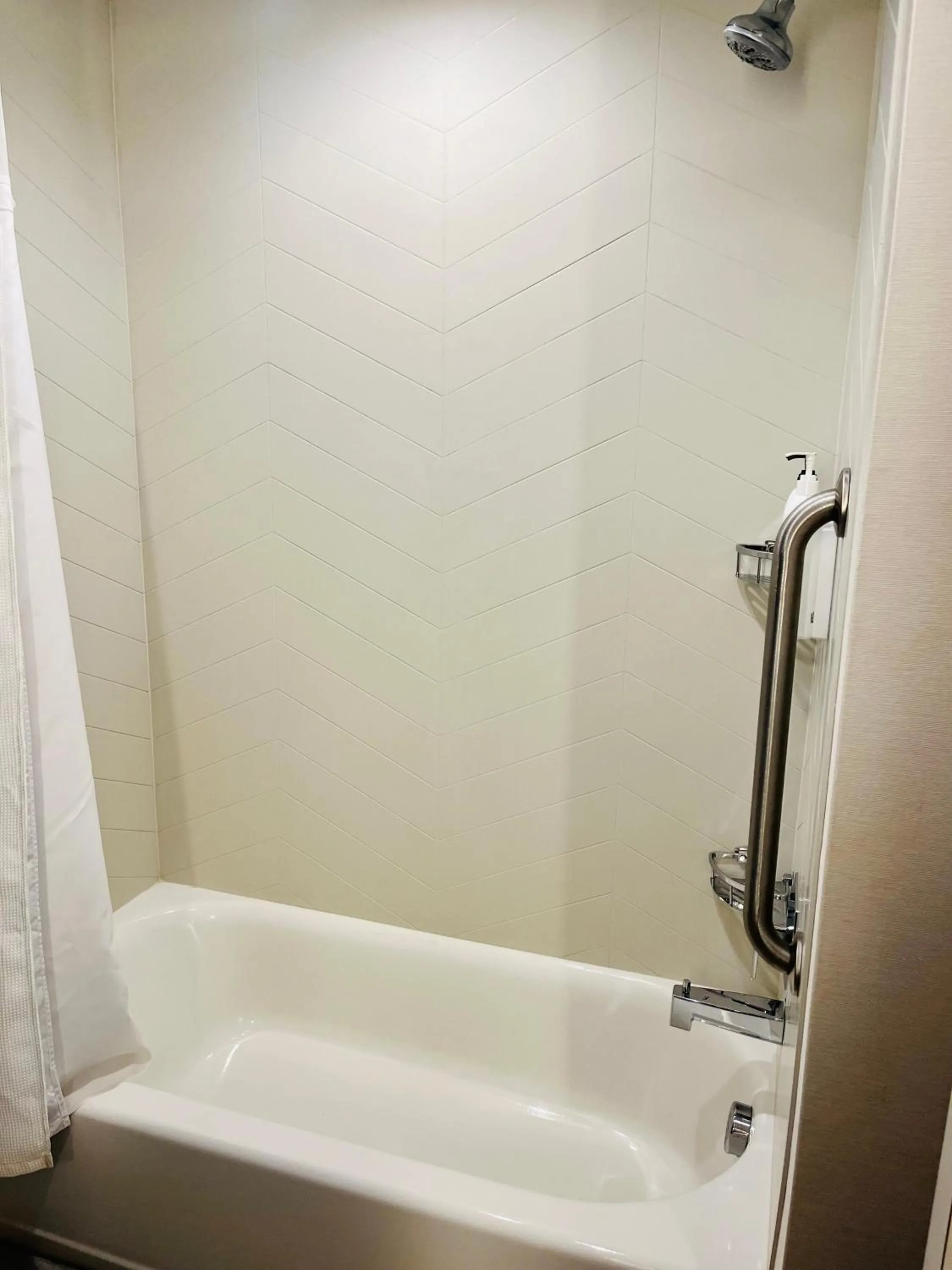 Bath in Fairfield Inn & Suites by Marriott Staunton