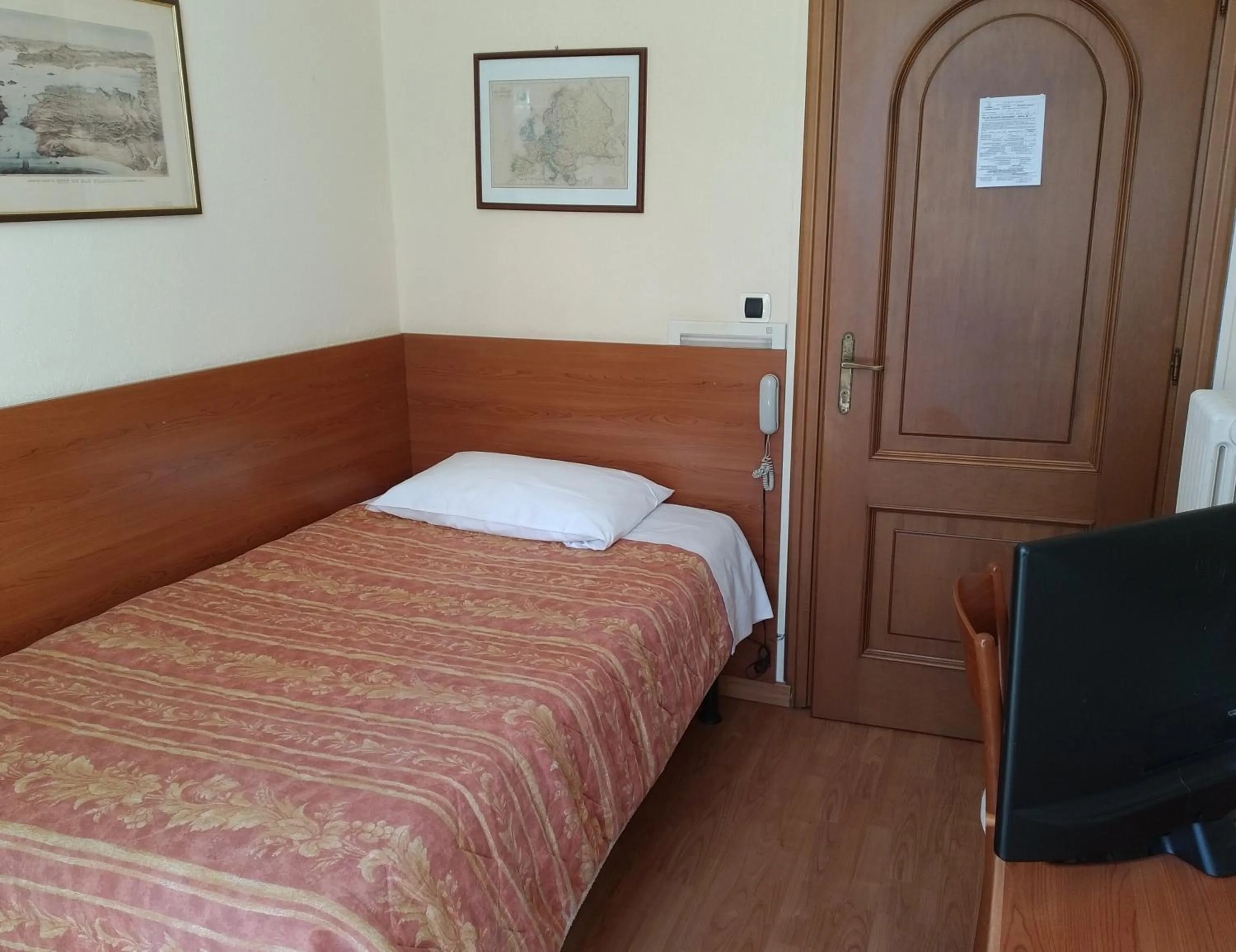 Bed in Hotel Lucciola
