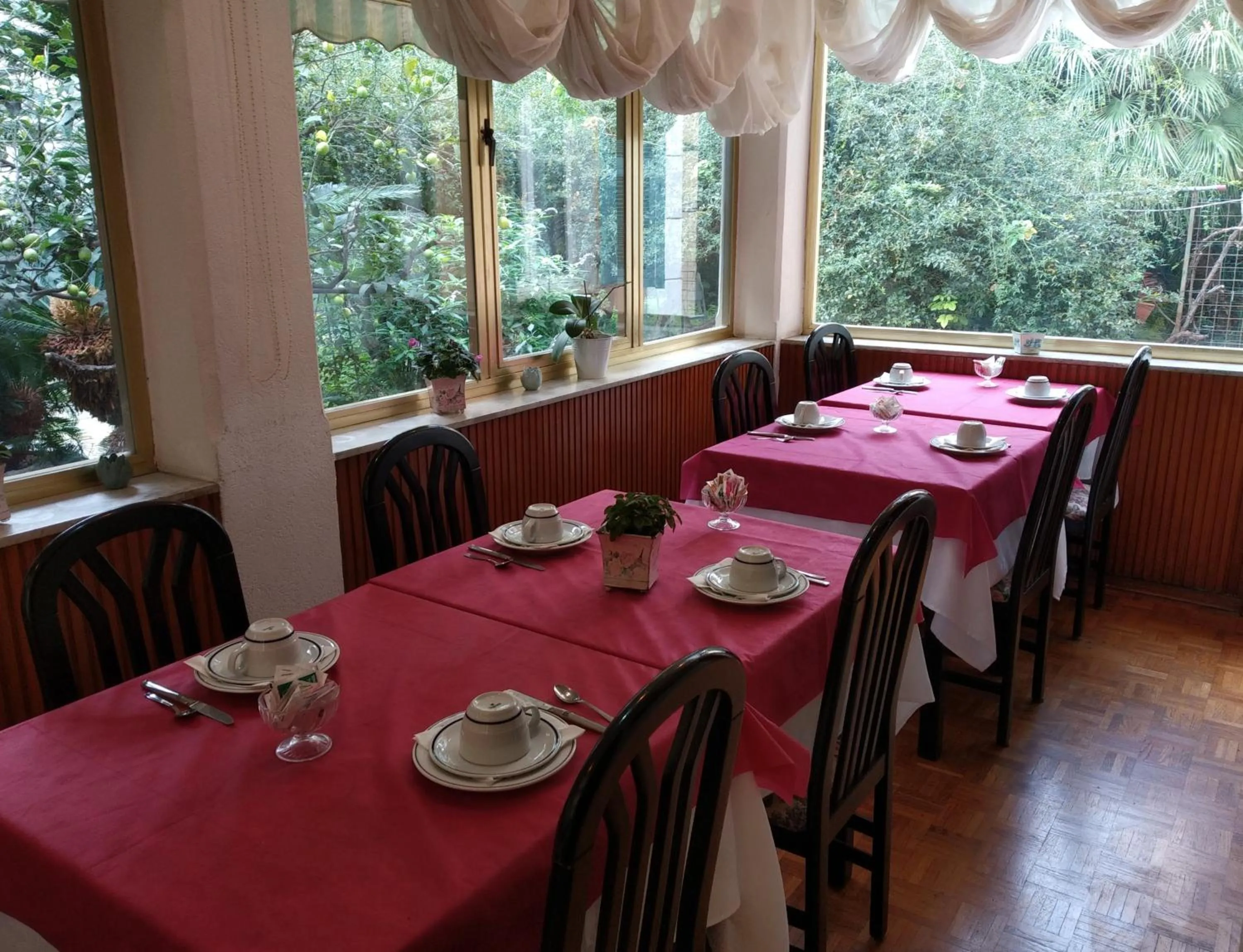 Restaurant/places to eat in Hotel Lucciola