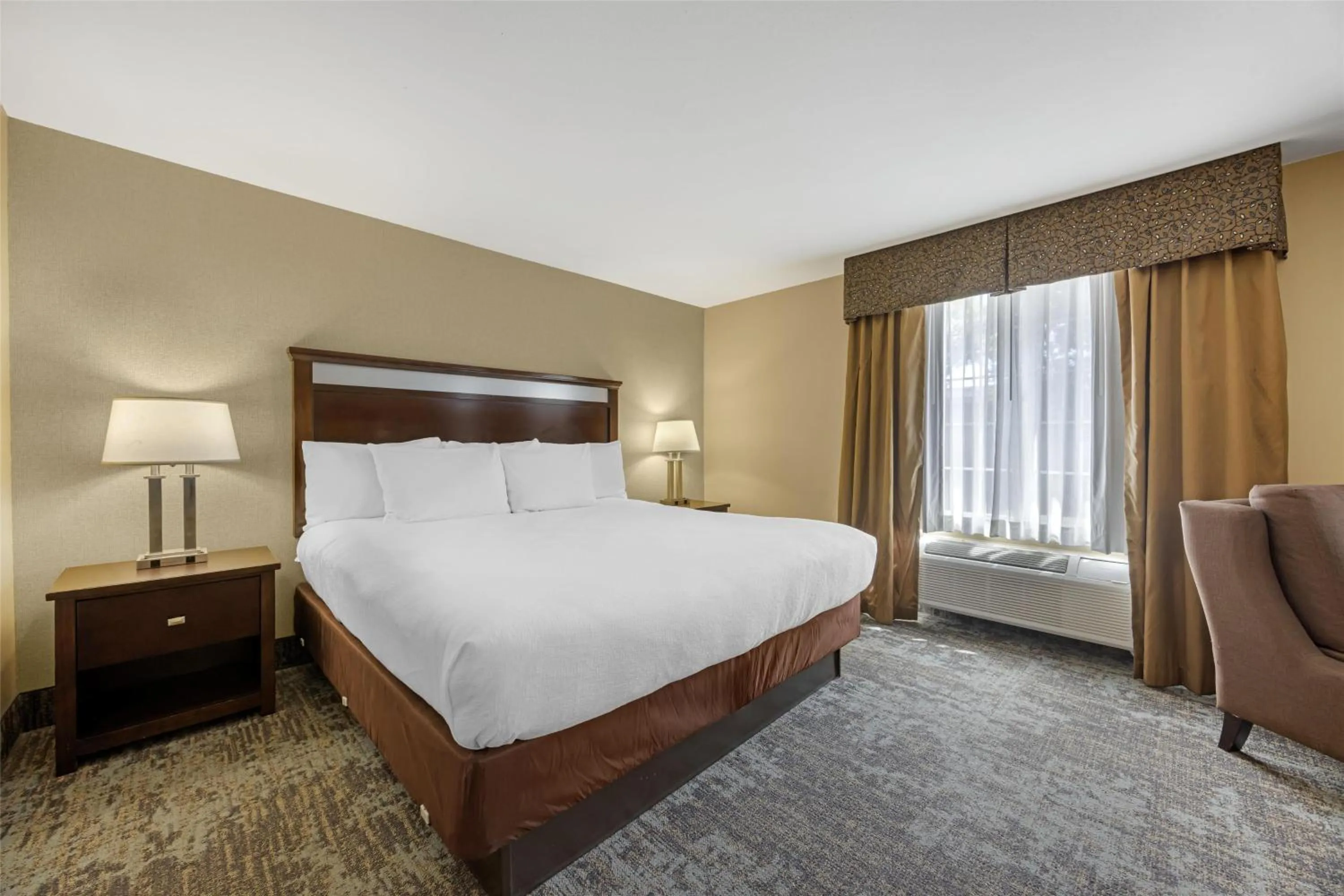 Bedroom, Bed in Best Western Plus Prairie Inn