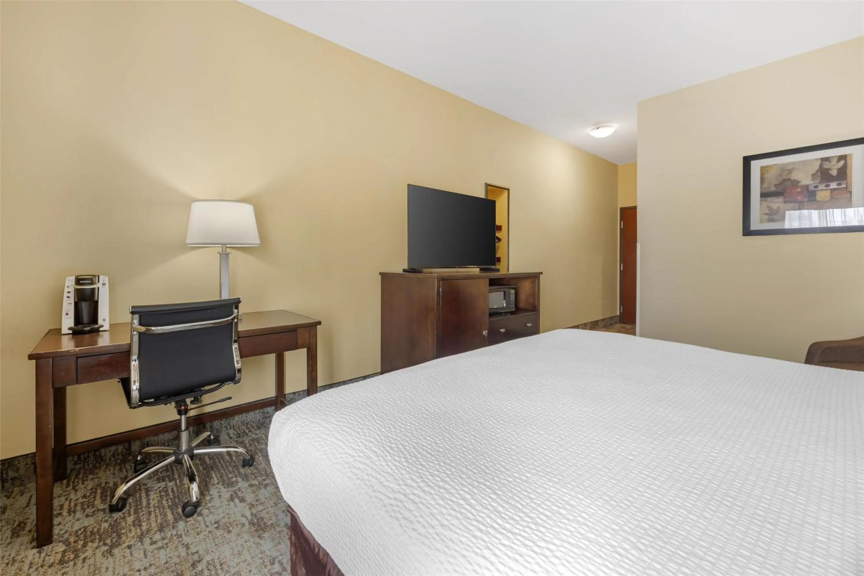 Bedroom, Bed in Best Western Plus Prairie Inn