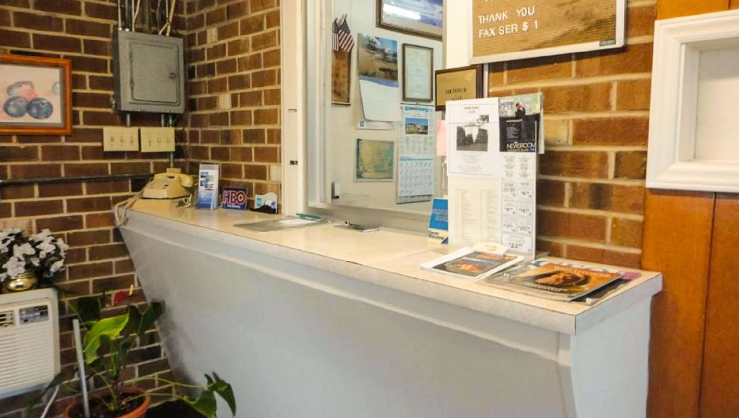 Lobby or reception, Kitchen/Kitchenette in Budget Inn Franklinton