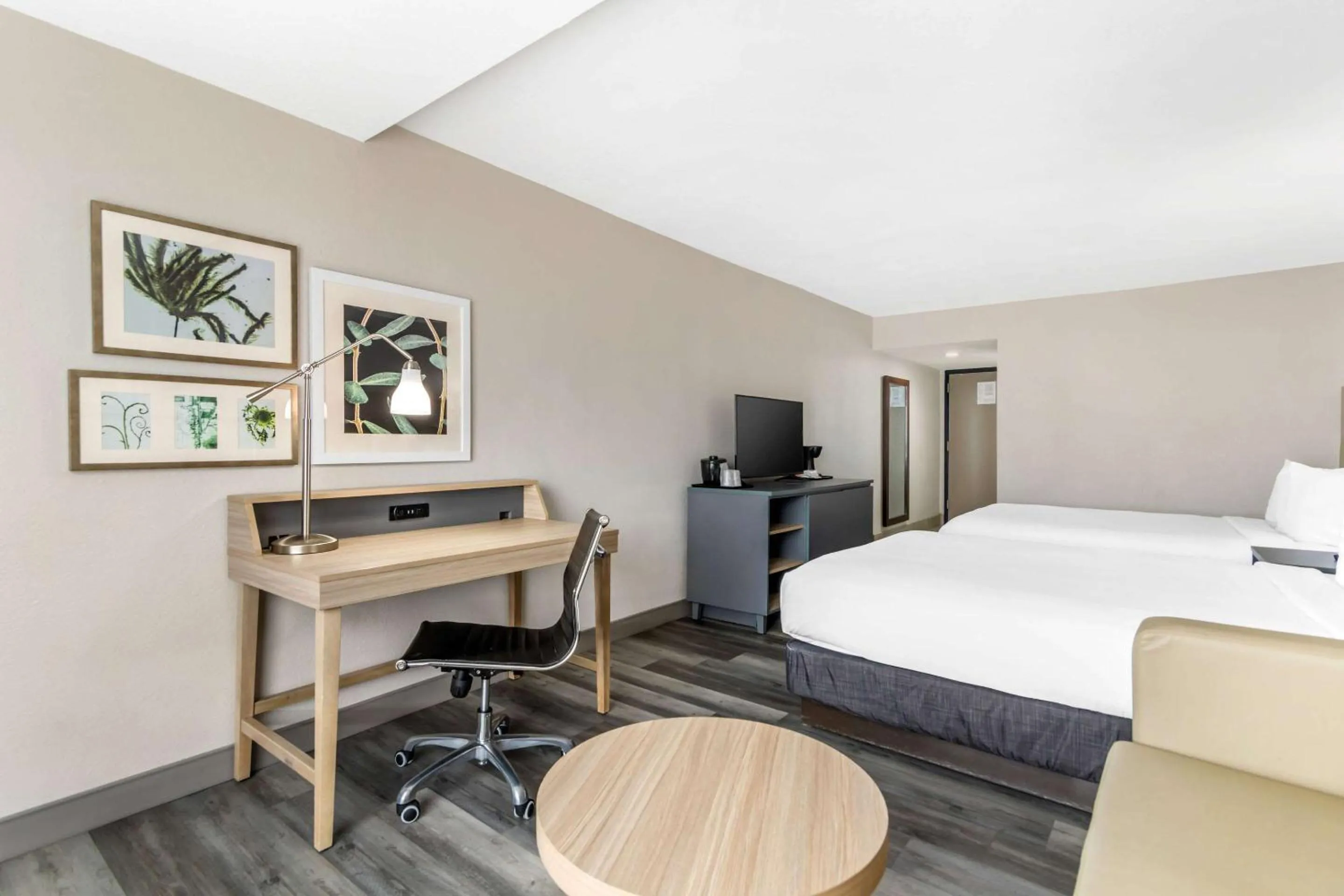 Bedroom, Bed in Country Inn & Suites by Radisson, Atlanta Airport South, GA