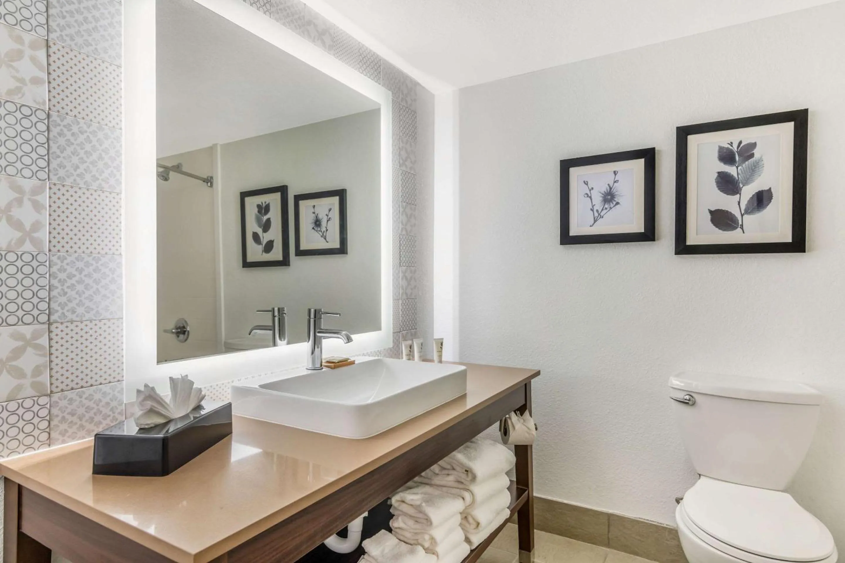 Bedroom in Country Inn & Suites by Radisson, Atlanta Airport South, GA