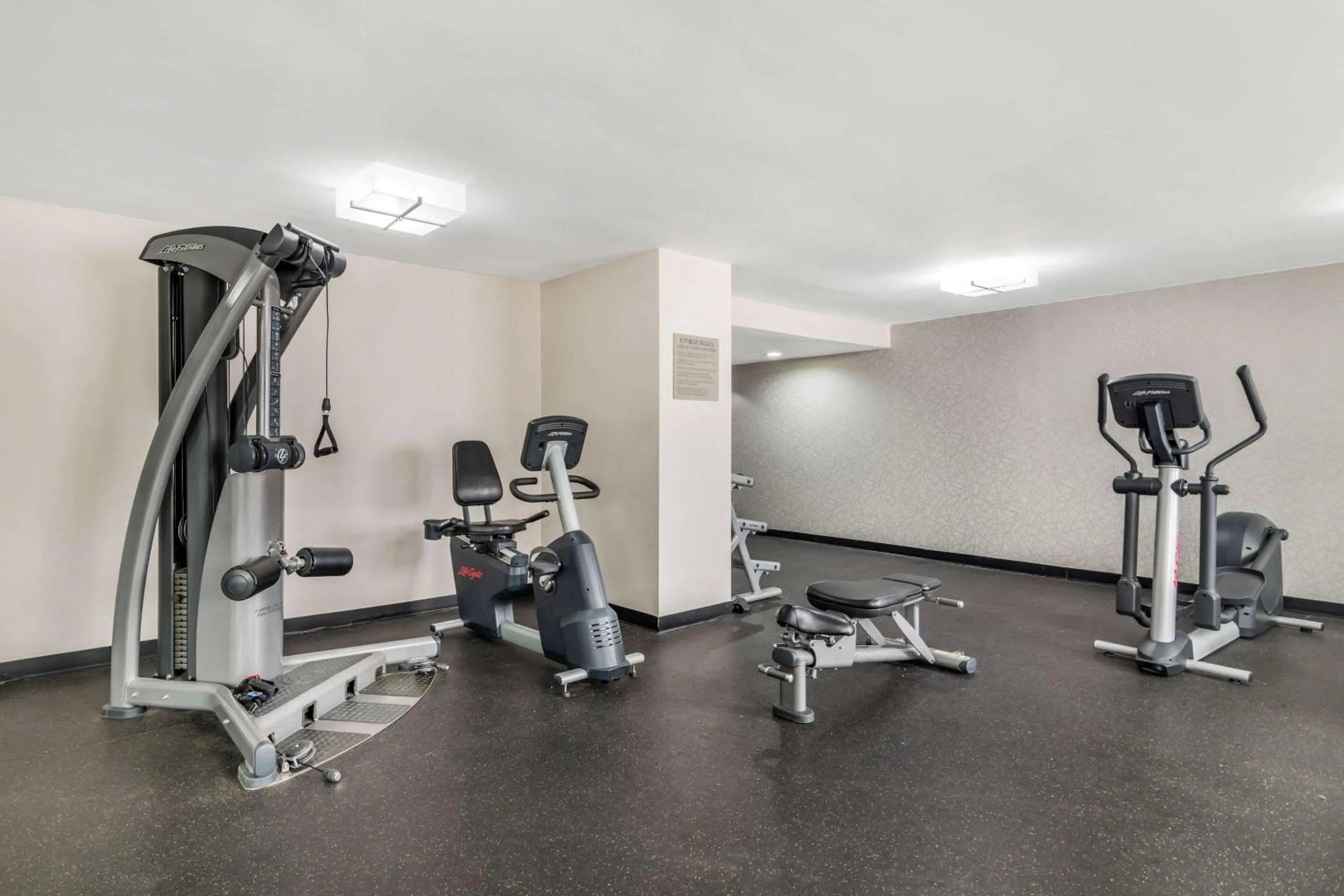 Fitness centre/facilities in Country Inn & Suites by Radisson, Atlanta Airport South, GA
