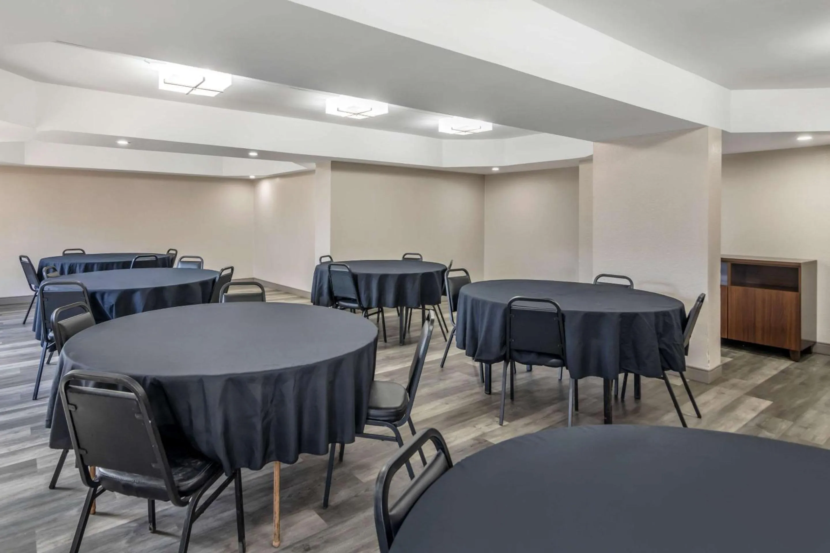 Meeting/conference room in Country Inn & Suites by Radisson, Atlanta Airport South, GA