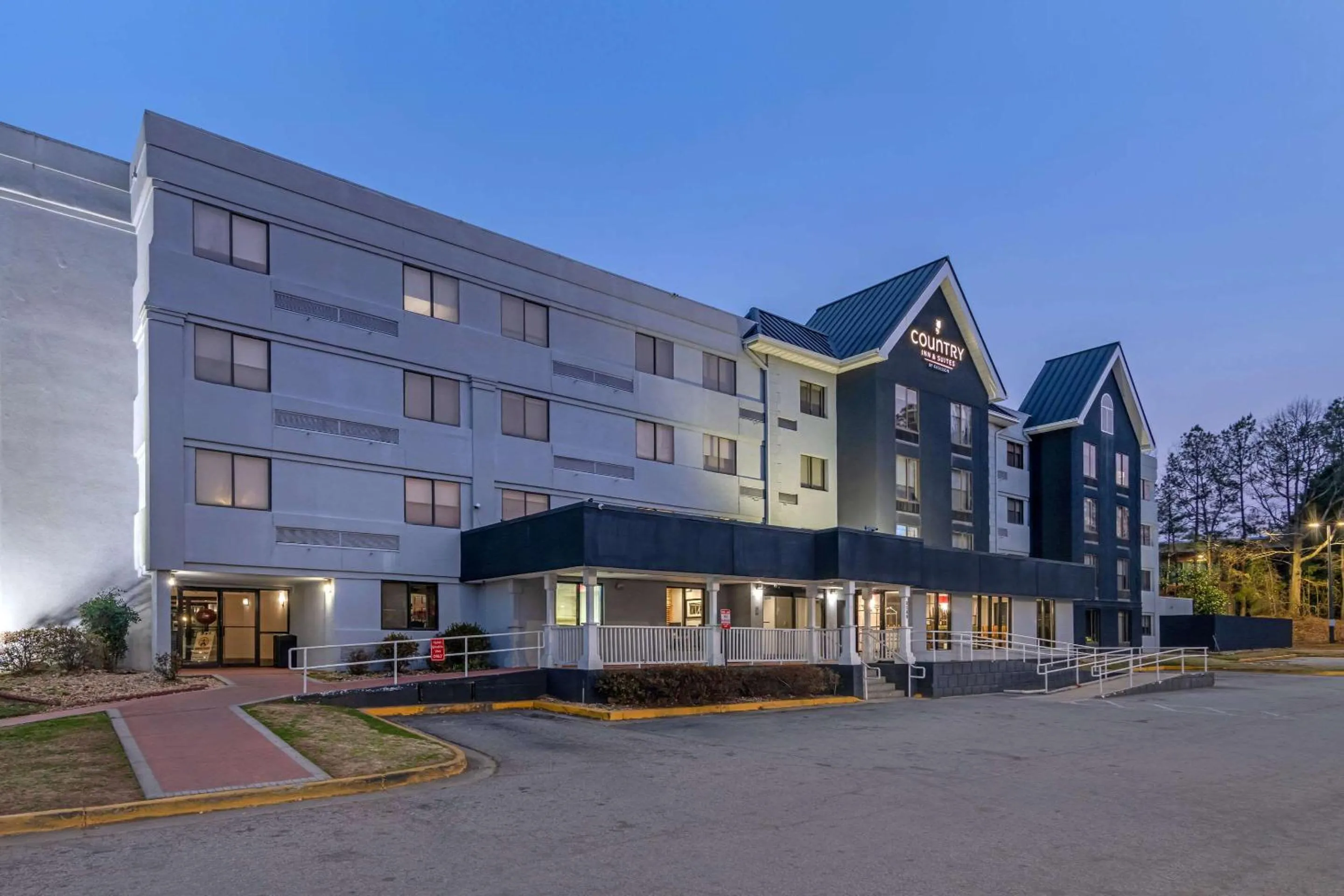 Property building in Country Inn & Suites by Radisson, Atlanta Airport South, GA