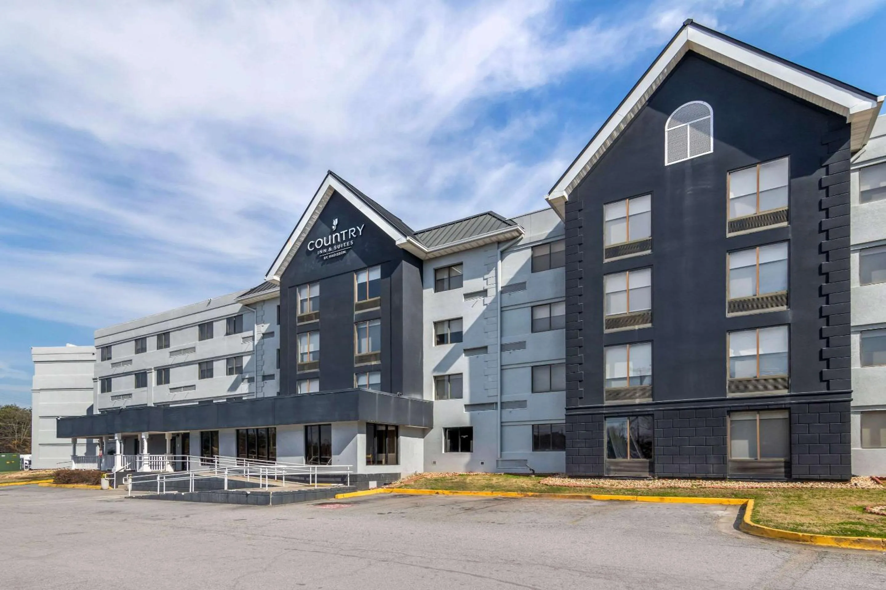 Property building in Country Inn & Suites by Radisson, Atlanta Airport South, GA