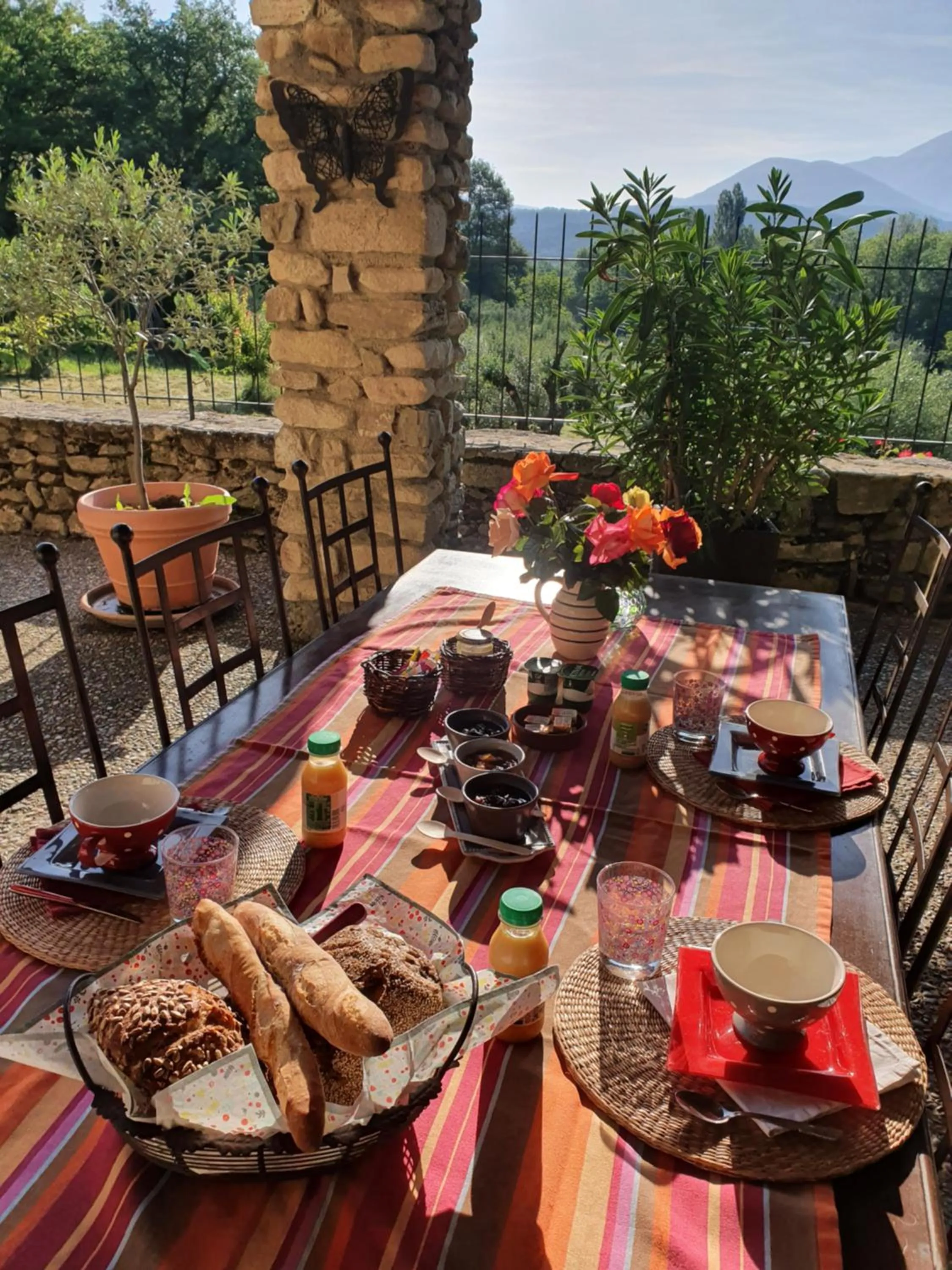 Breakfast in Les Logis de Paban