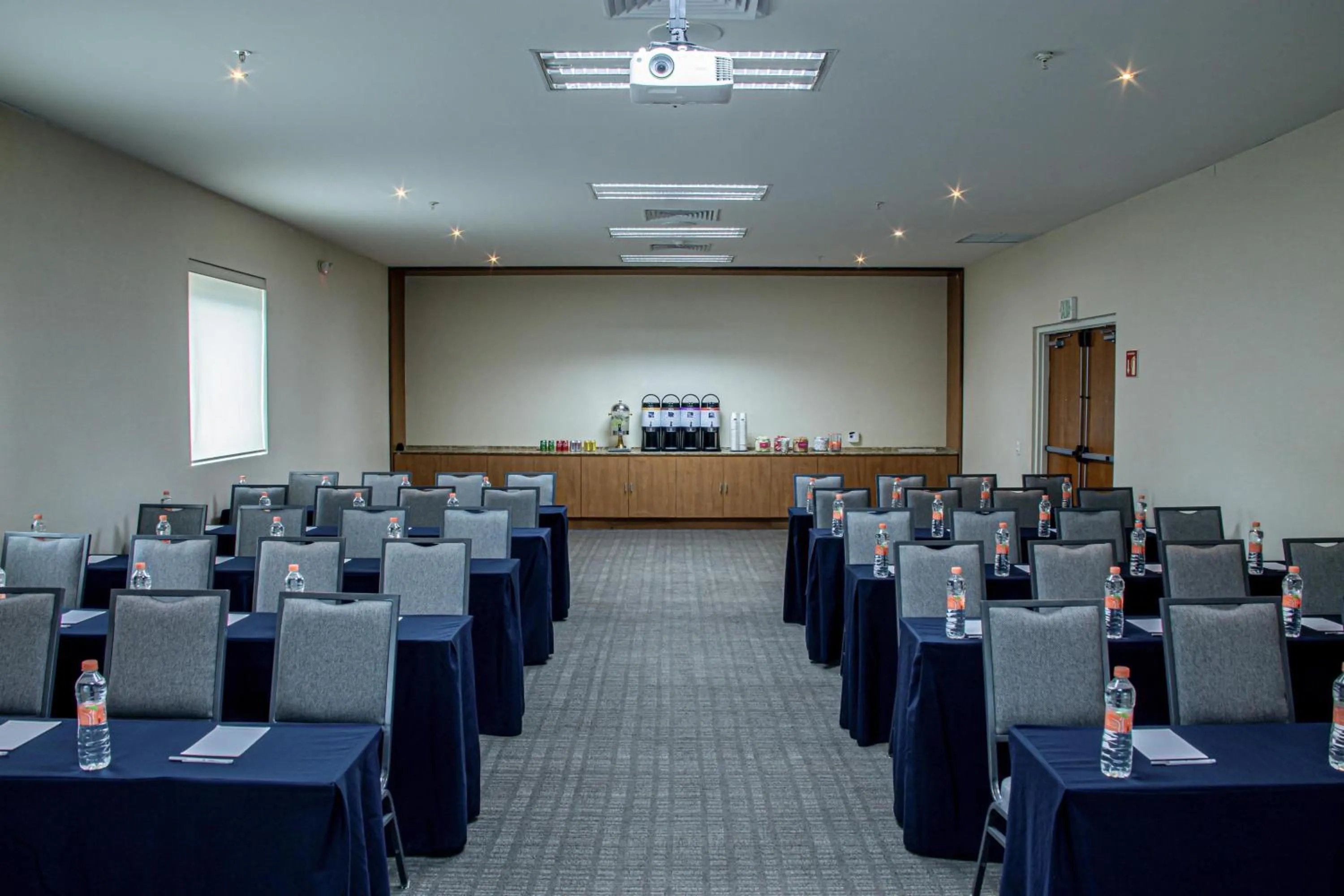 Meeting/conference room in Hampton by Hilton Guadalajara Expo