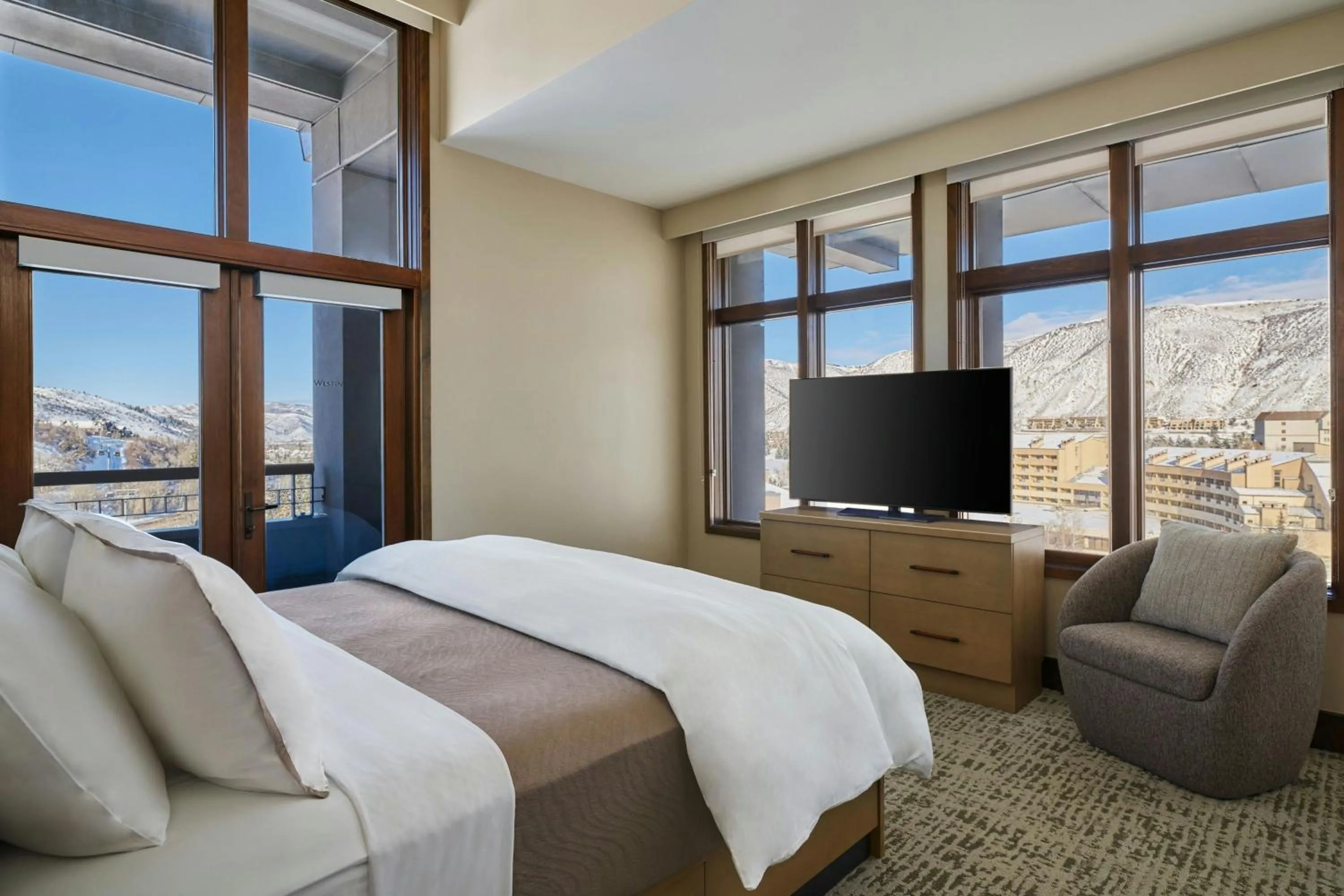 Photo of the whole room, Bed in The Westin Riverfront Resort & Spa, Avon, Vail Valley