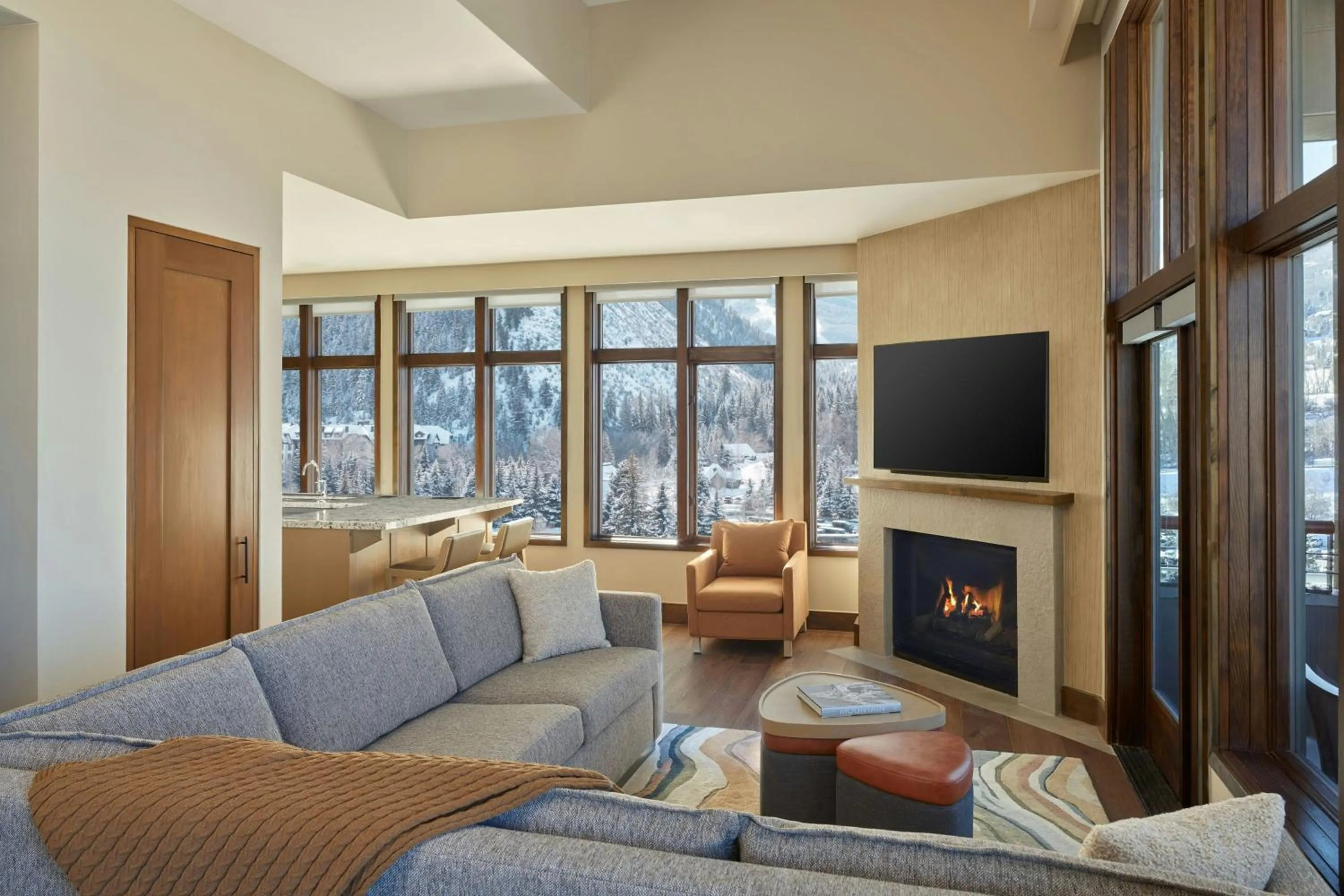 Living room, Bed in The Westin Riverfront Resort & Spa, Avon, Vail Valley