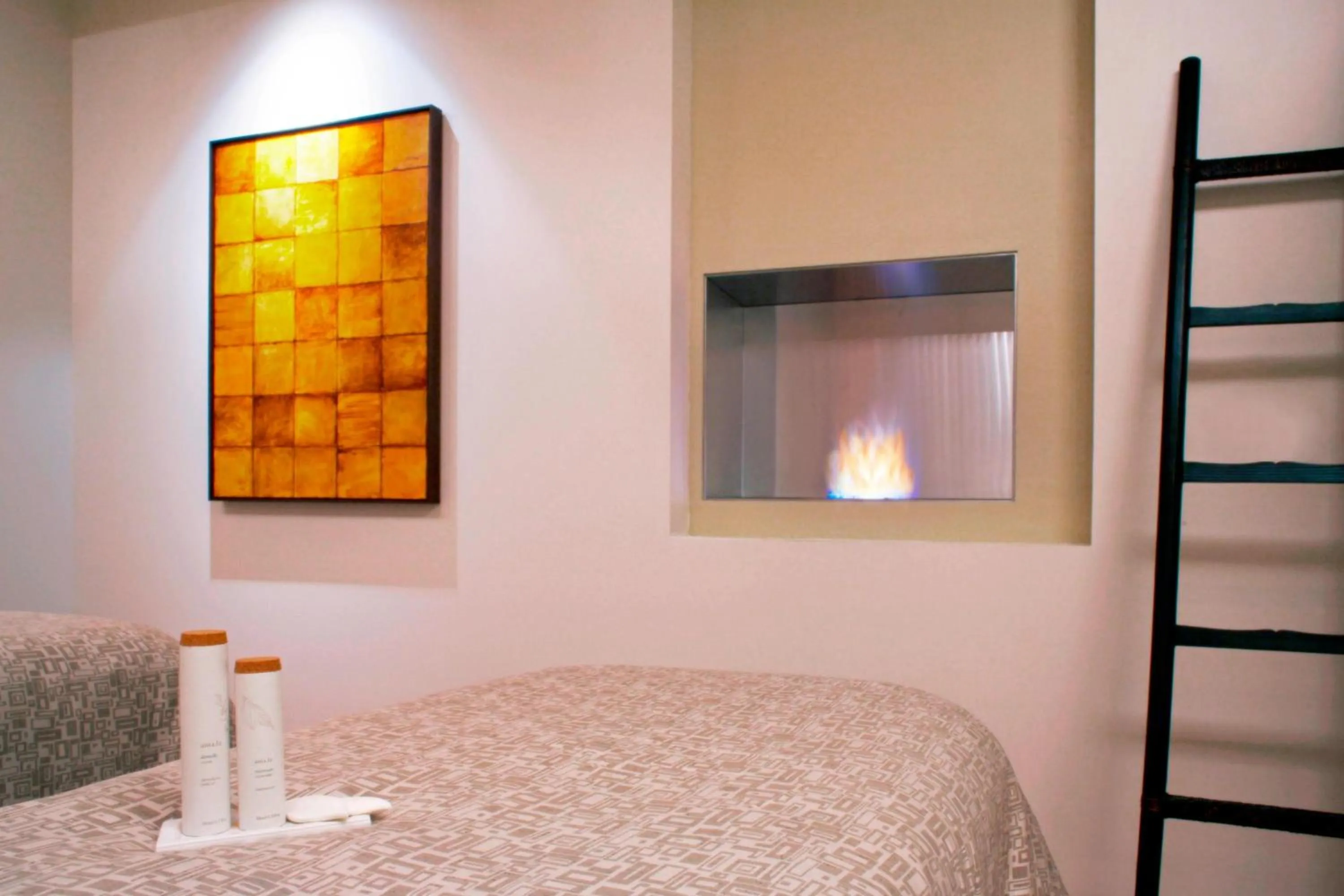 Spa and wellness centre/facilities, Bed in The Westin Riverfront Resort & Spa, Avon, Vail Valley