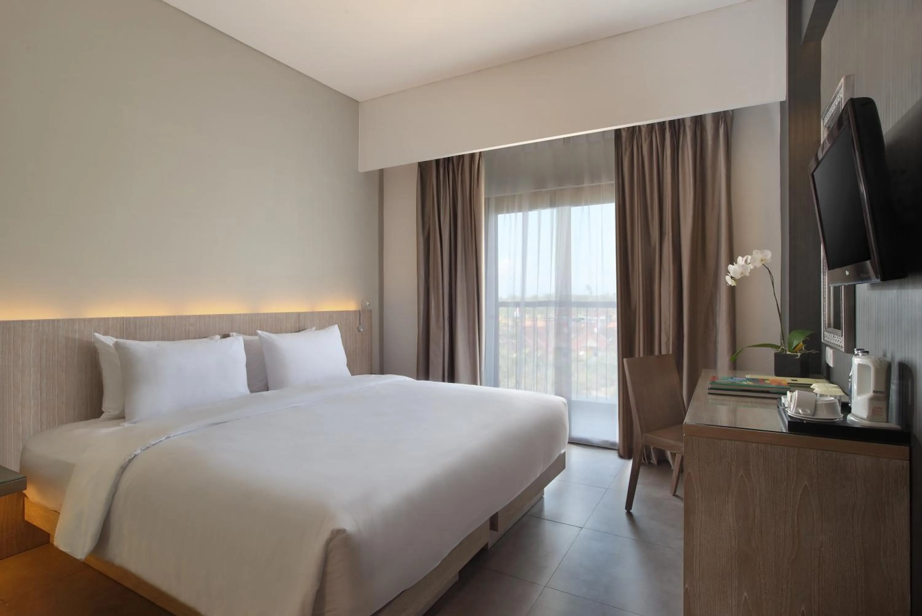 Shower, Bed in Hotel Santika Siligita Nusa Dua