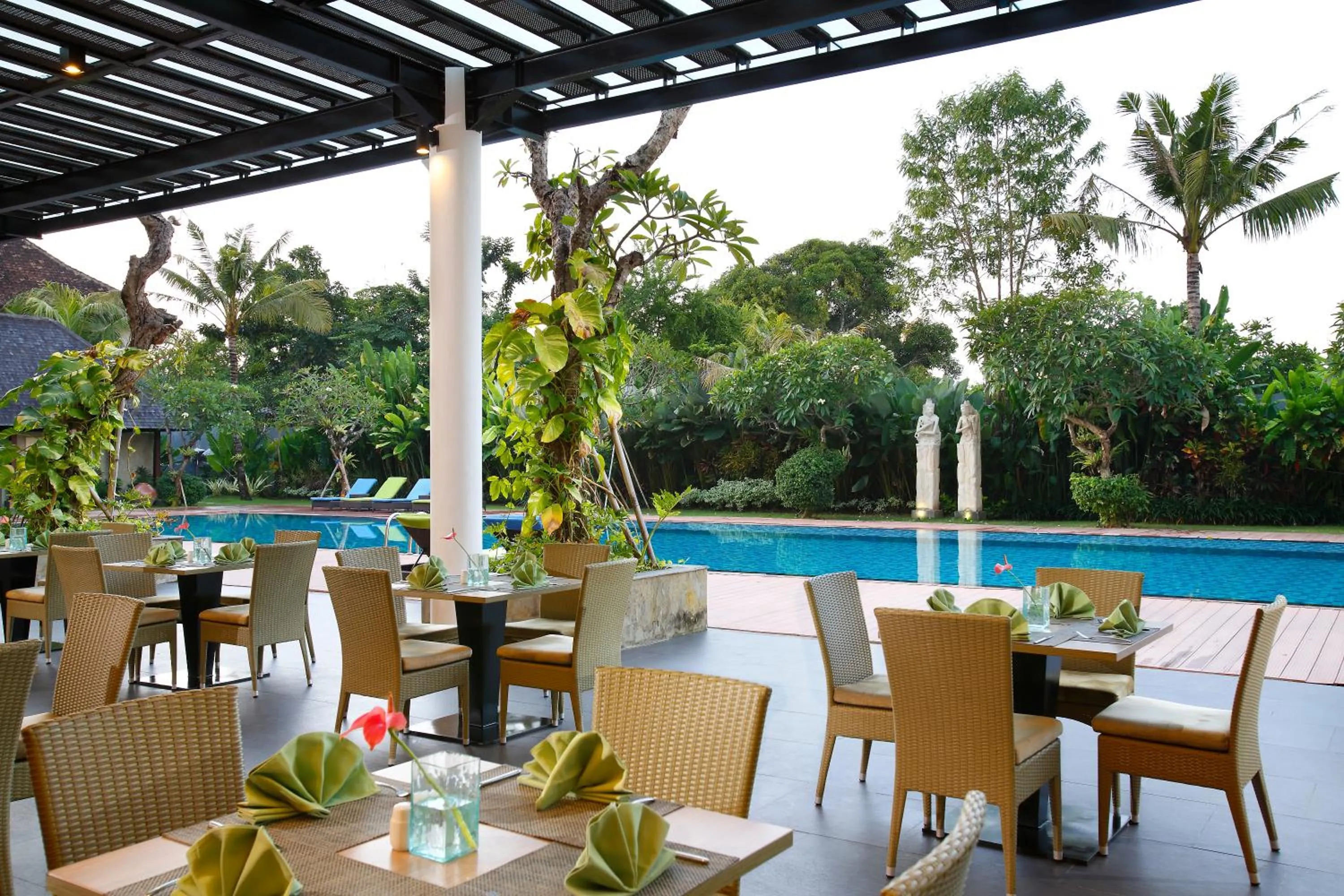 Restaurant/places to eat in Hotel Santika Siligita Nusa Dua