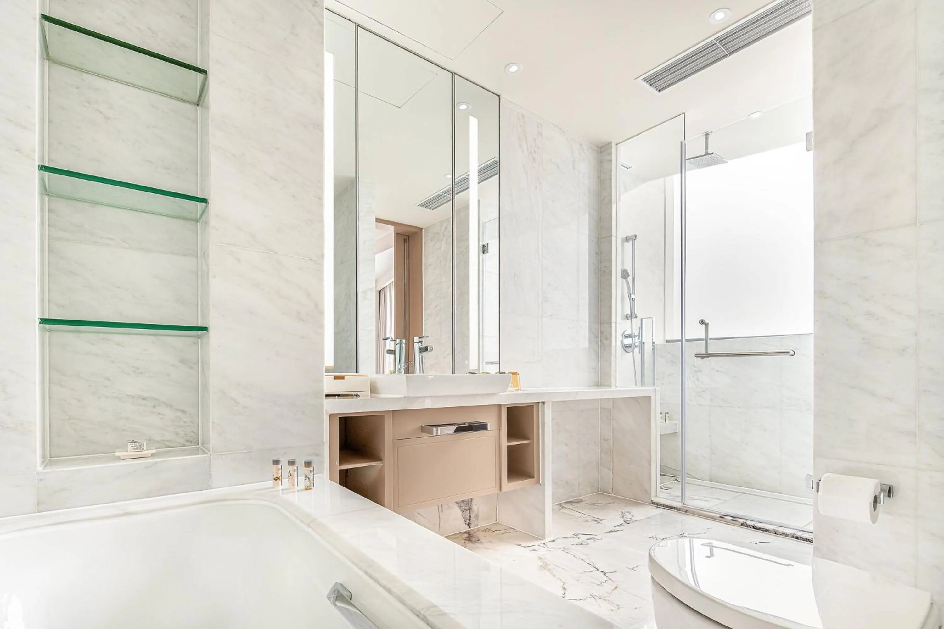 Bathroom in Renaissance Shanghai Caohejing Hotel