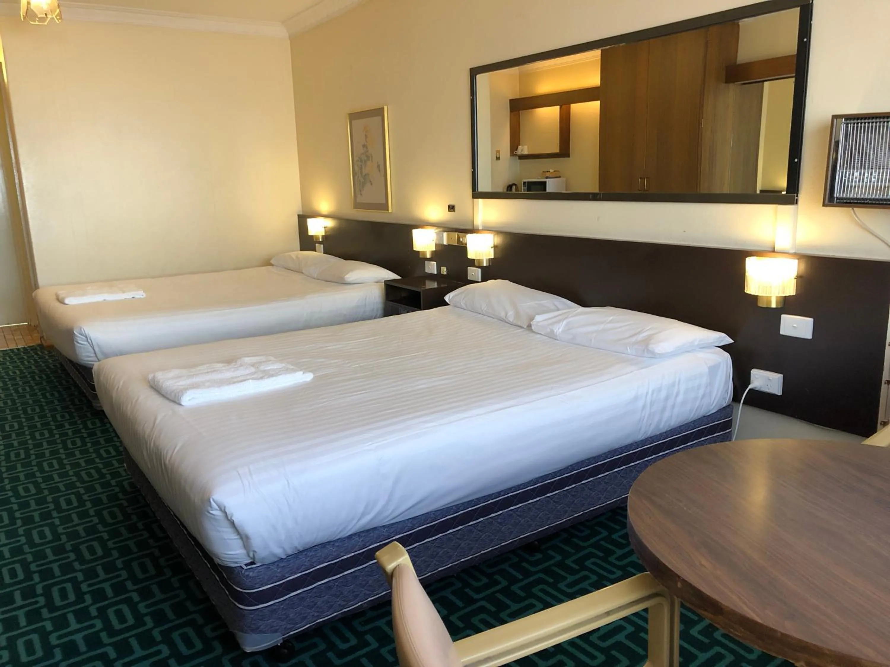 Bedroom, Bed in Canberra Lyneham Motor Inn