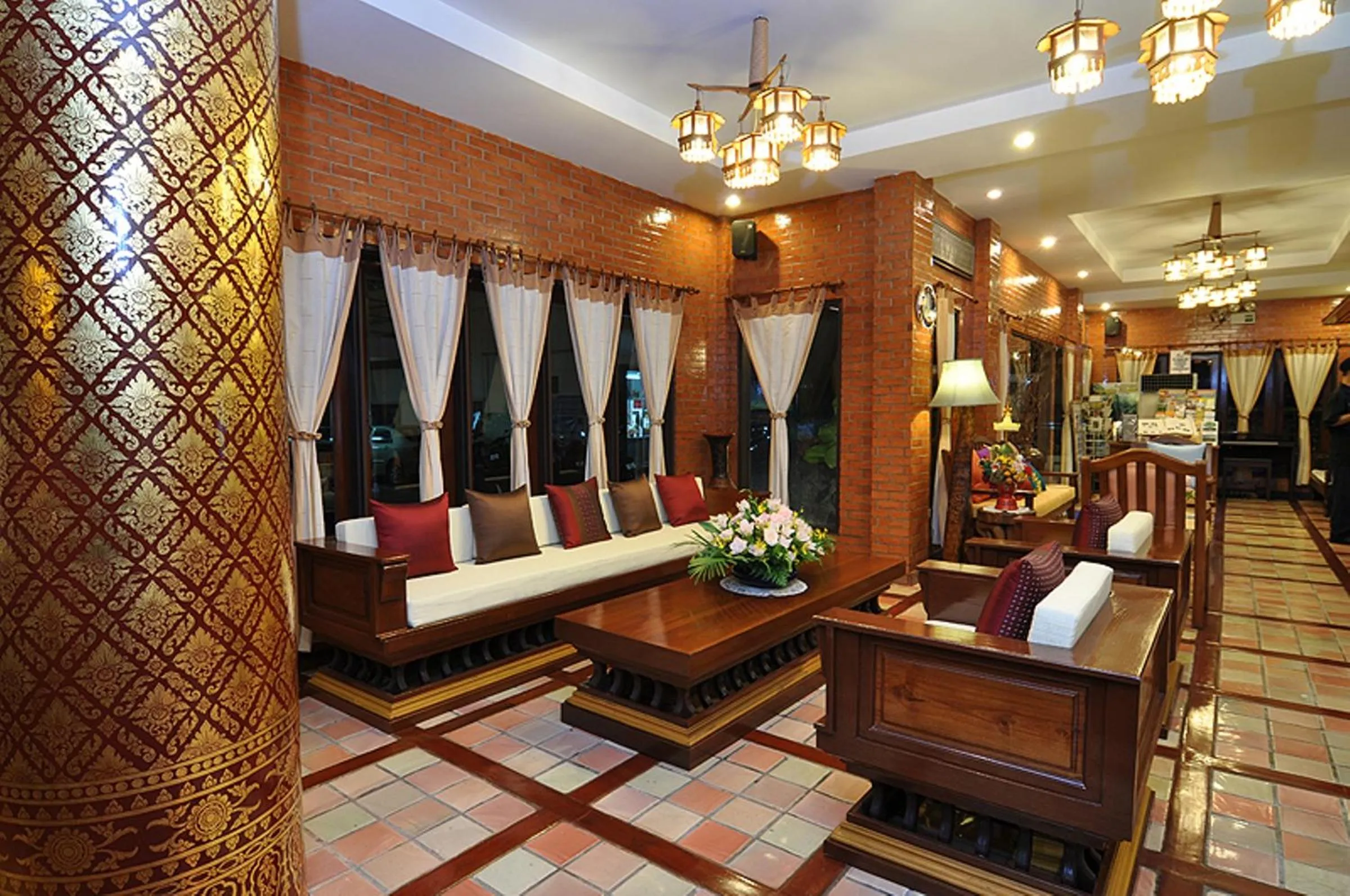 Lobby or reception in Sripat Guesthouse SHA Extra Plus