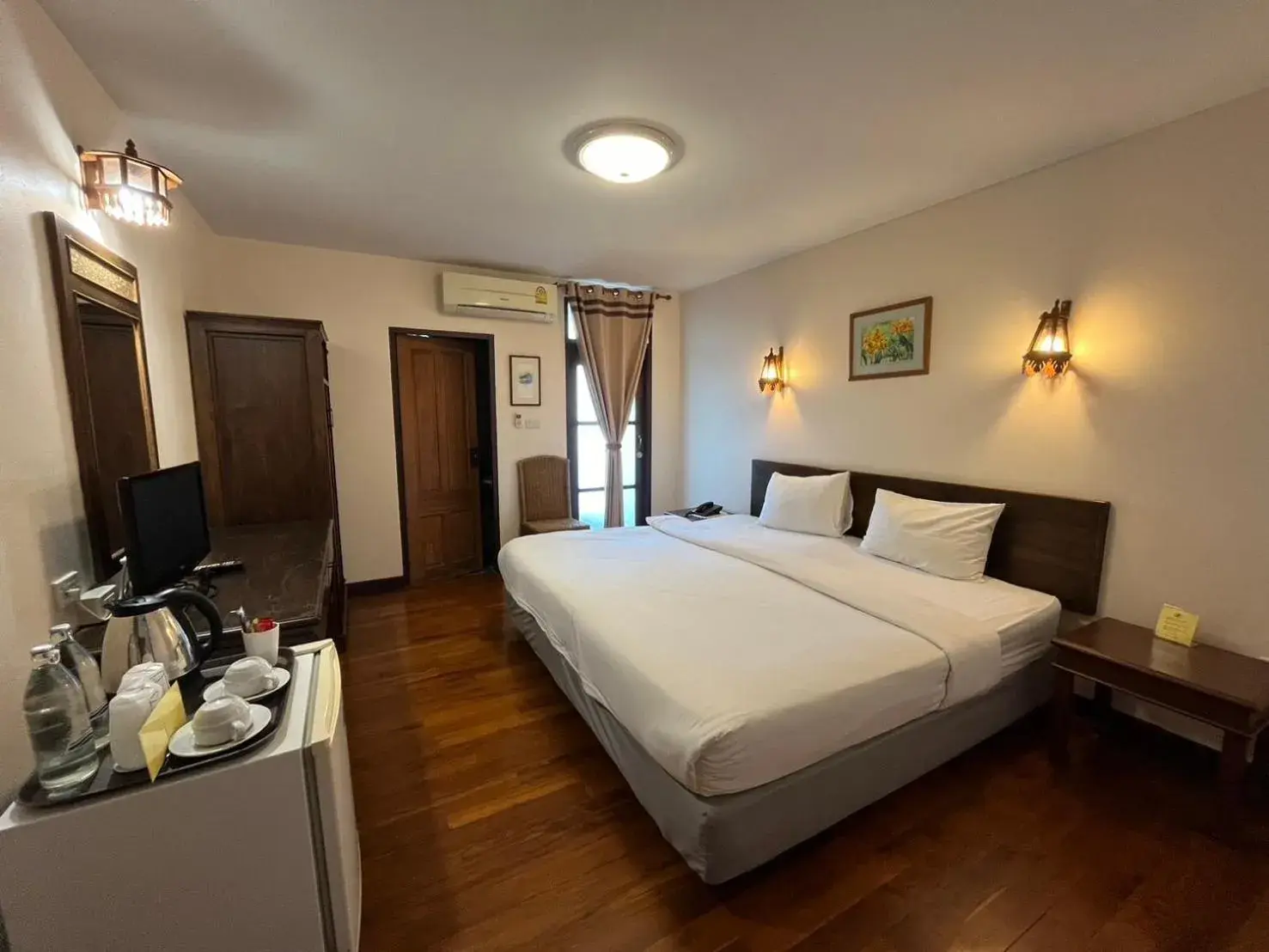 Standard King Room Pool View with Balcony in Sripat Guesthouse SHA Extra Plus Standard King Room Pool View with Balcony in Sripat Guesthouse SHA Extra Plus