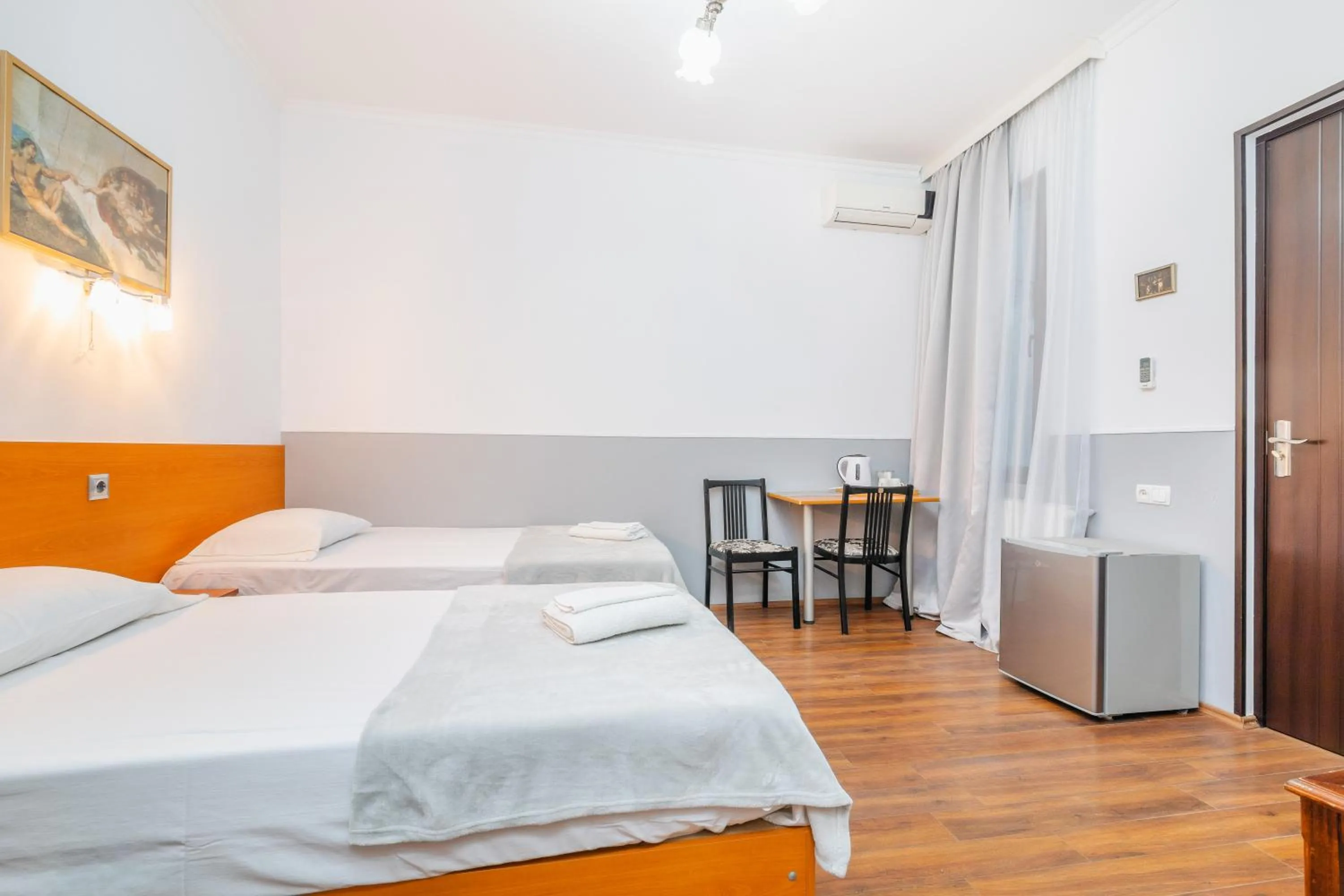 Bedroom, Bed in Silver Hotel