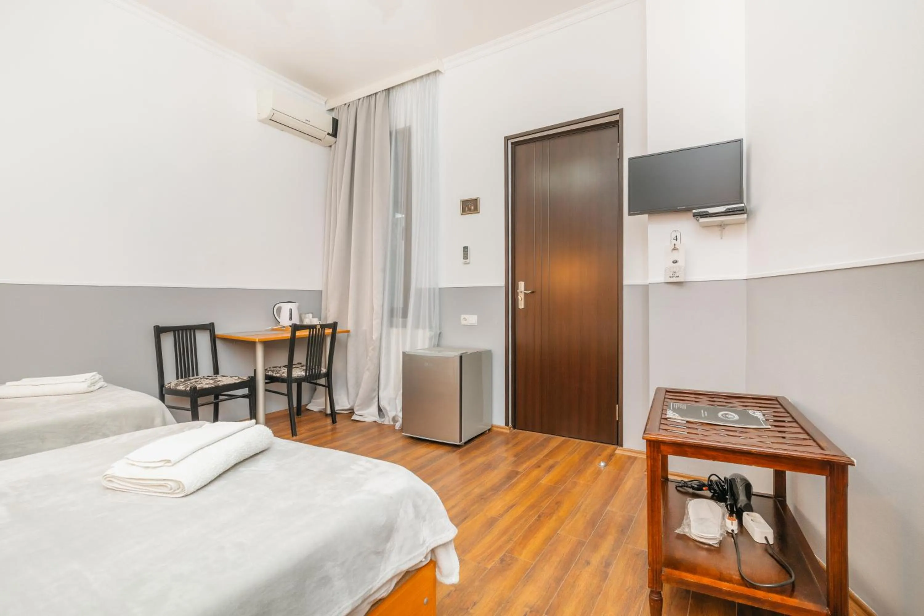 Bedroom, Bed in Silver Hotel