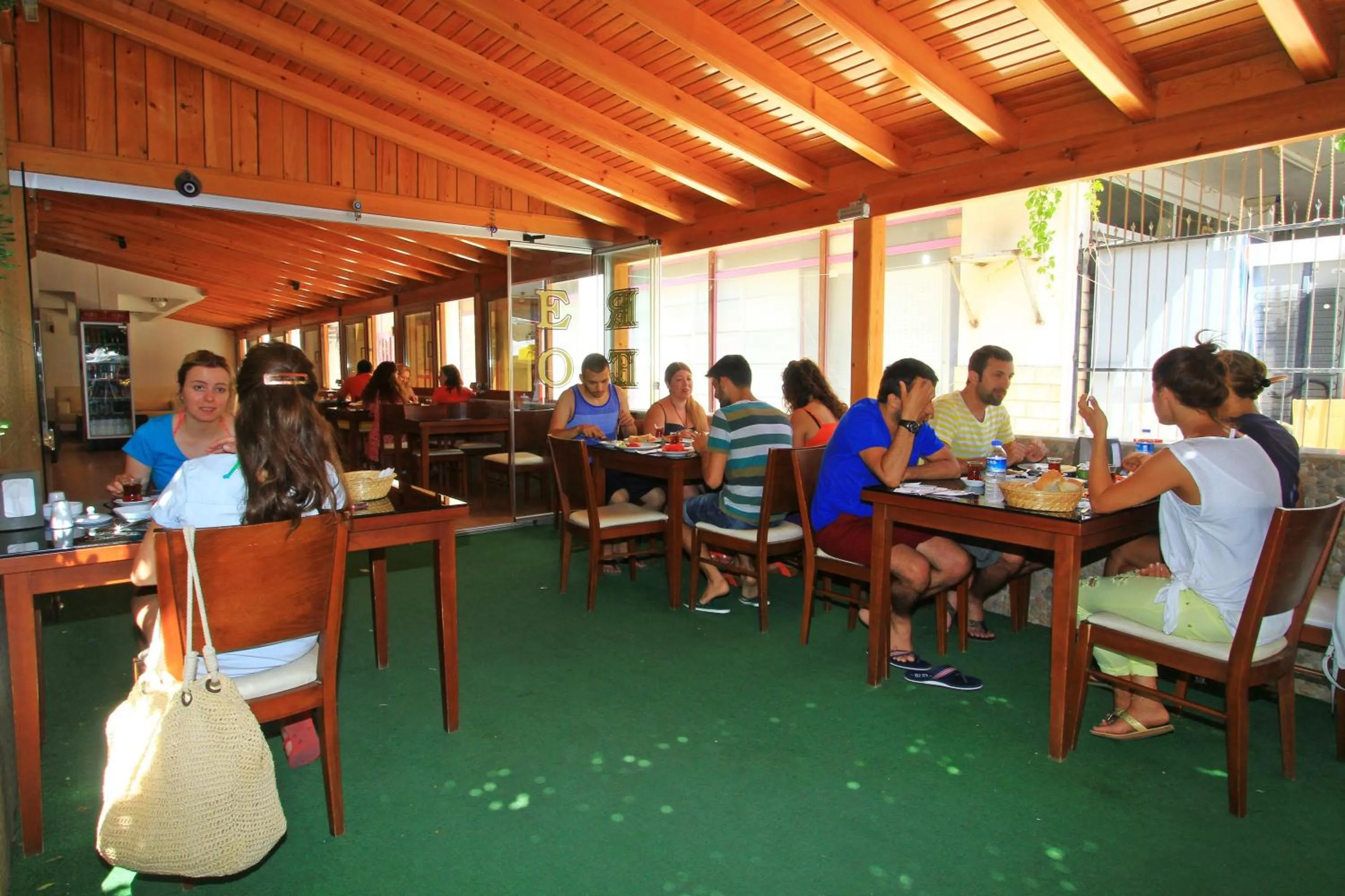 Restaurant/places to eat in Koz Eren Otel Çeşme