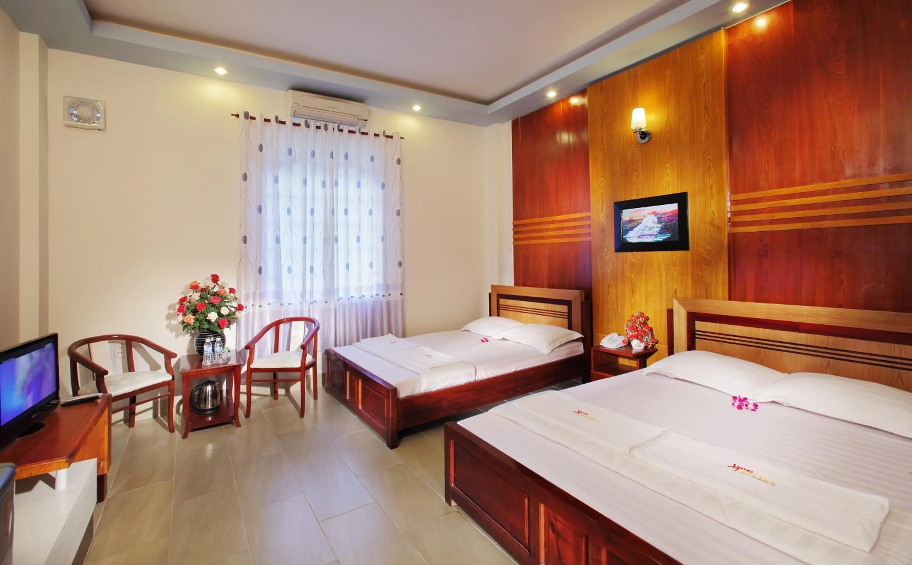 Bedroom, Bed in Gold Stars Hotel