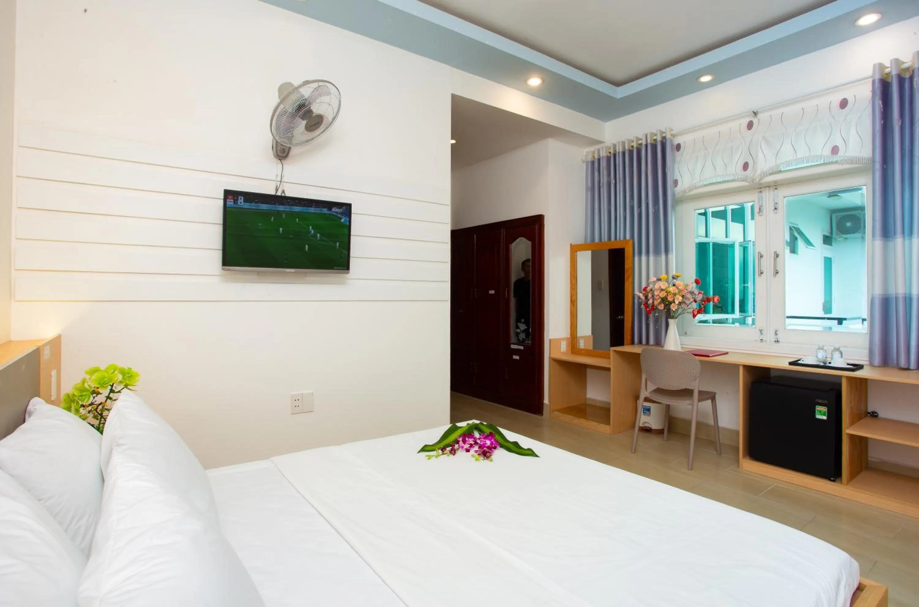 Bedroom, Bed in Gold Stars Hotel