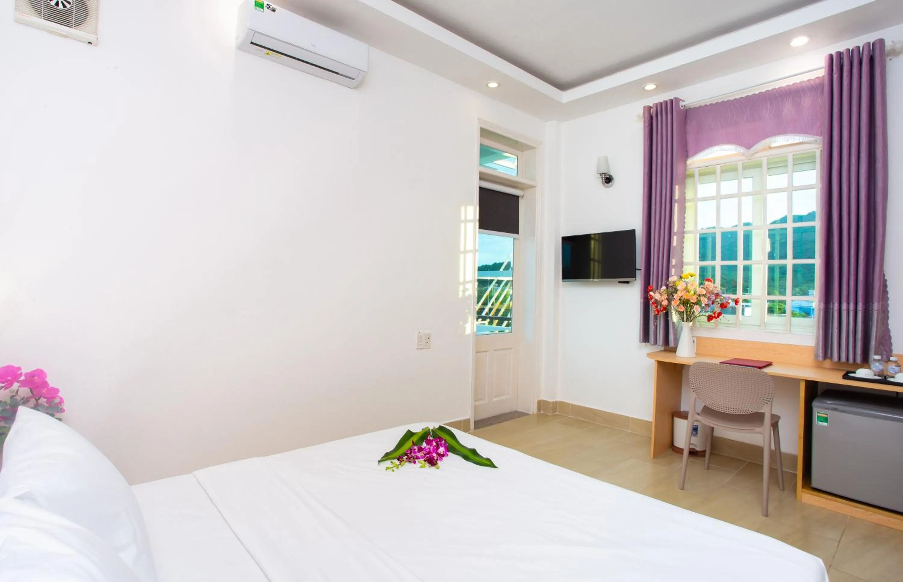 Bedroom, Bed in Gold Stars Hotel