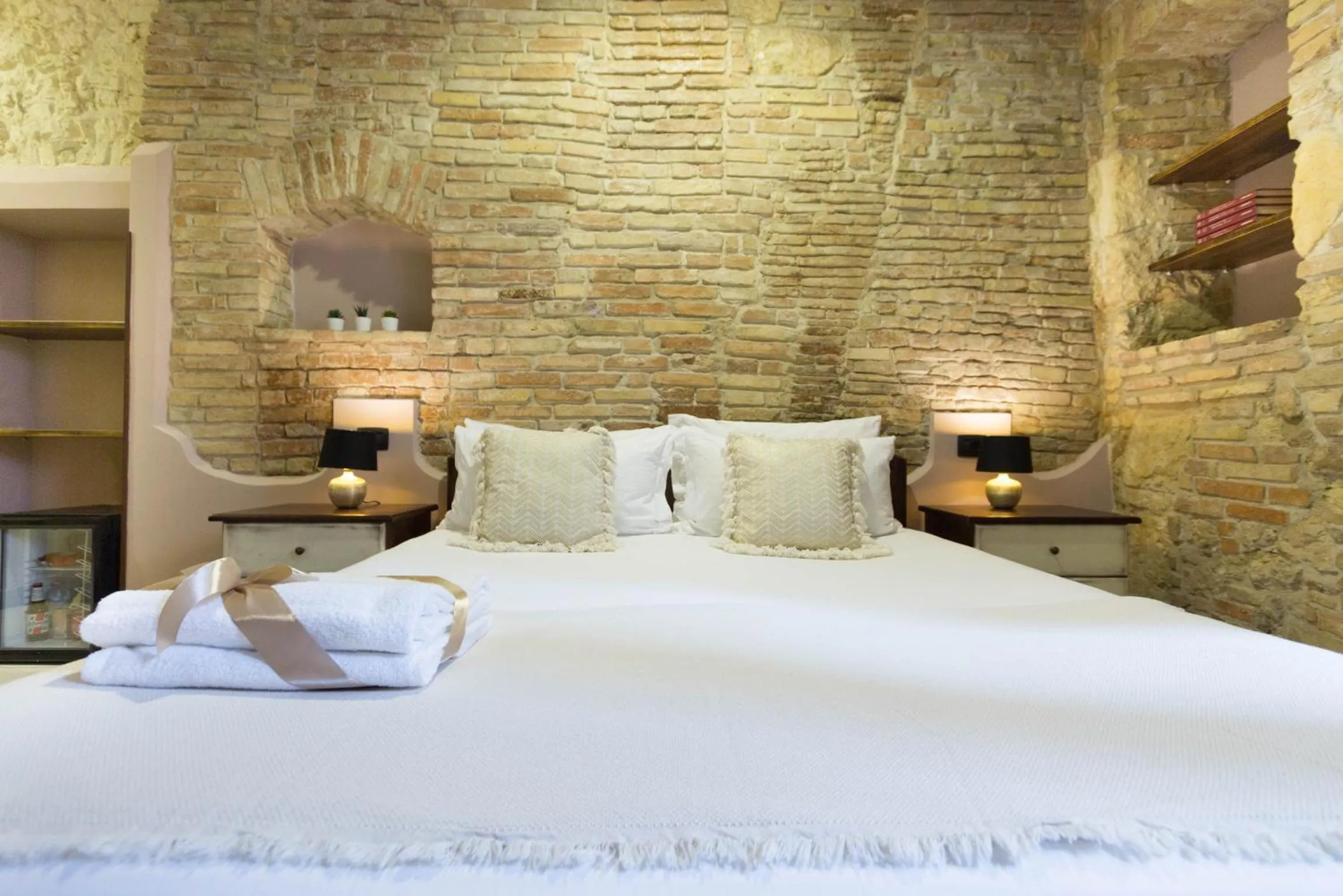 Bed in Arcobaleno Rooms