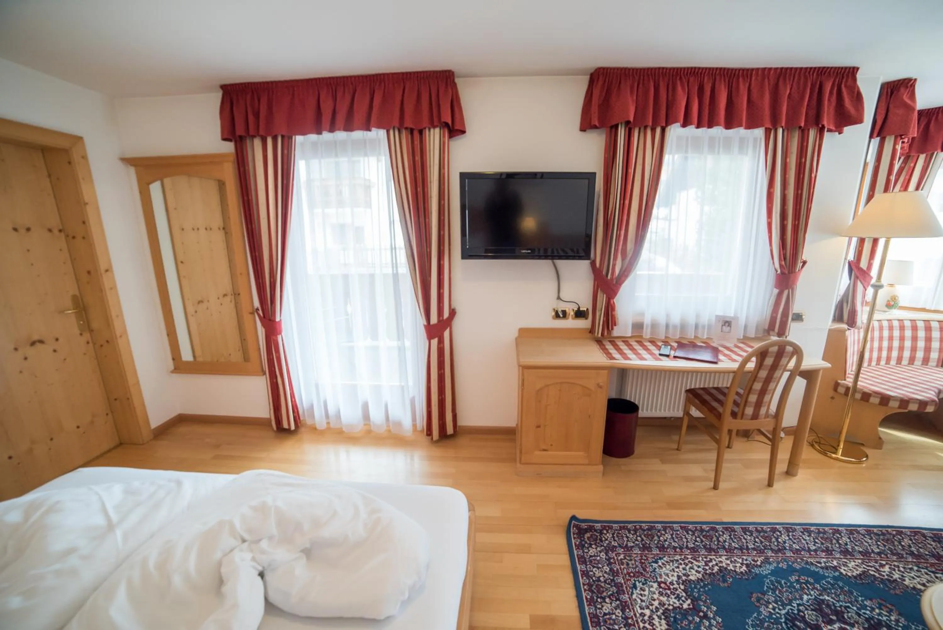 TV and multimedia, Bed in Hotel Pra Tlusel