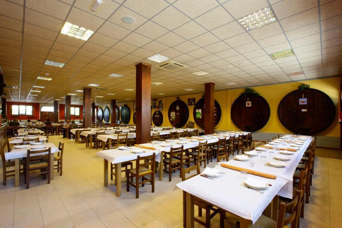 Restaurant/places to eat in Aginaga Hotela