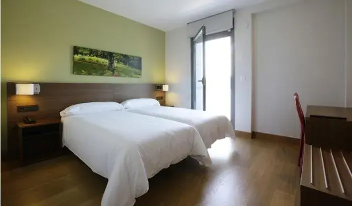 Comfort Triple Room with Shower in Aginaga Hotela Comfort Triple Room with Shower in Aginaga Hotela