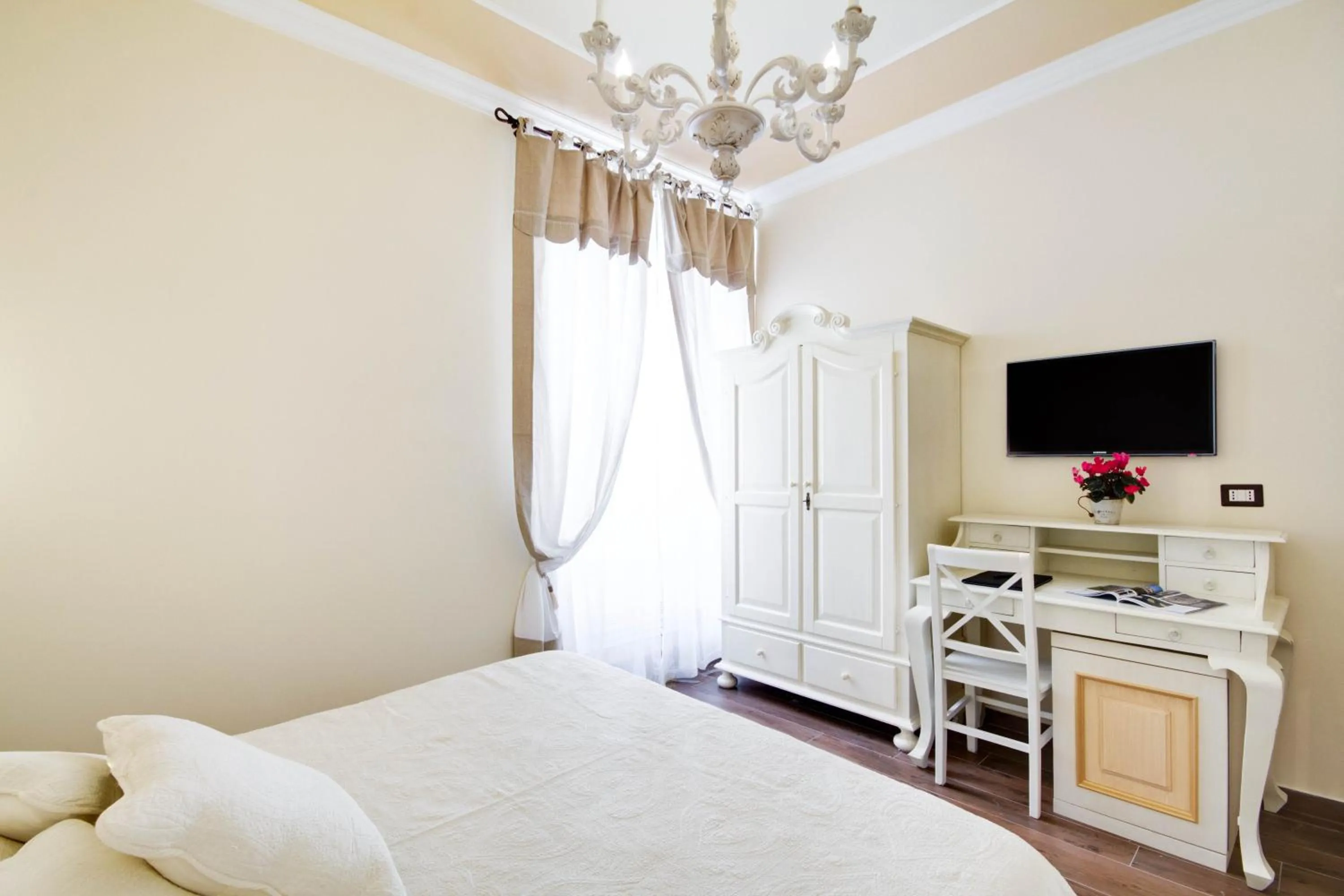 Photo of the whole room, Bed in Lunaria Suites Rome Vaticano