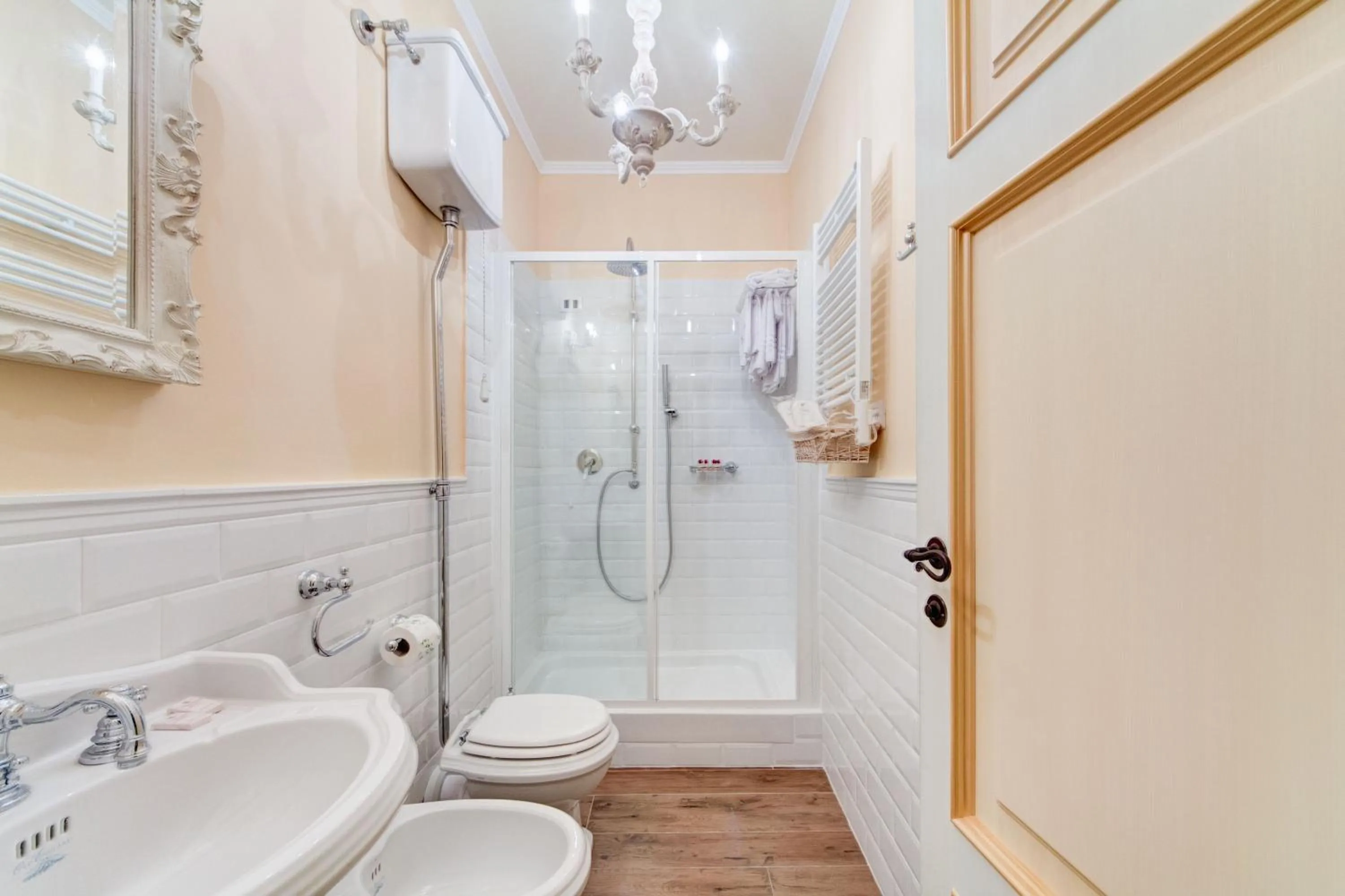 Bathroom in Lunaria Suites Rome Vaticano