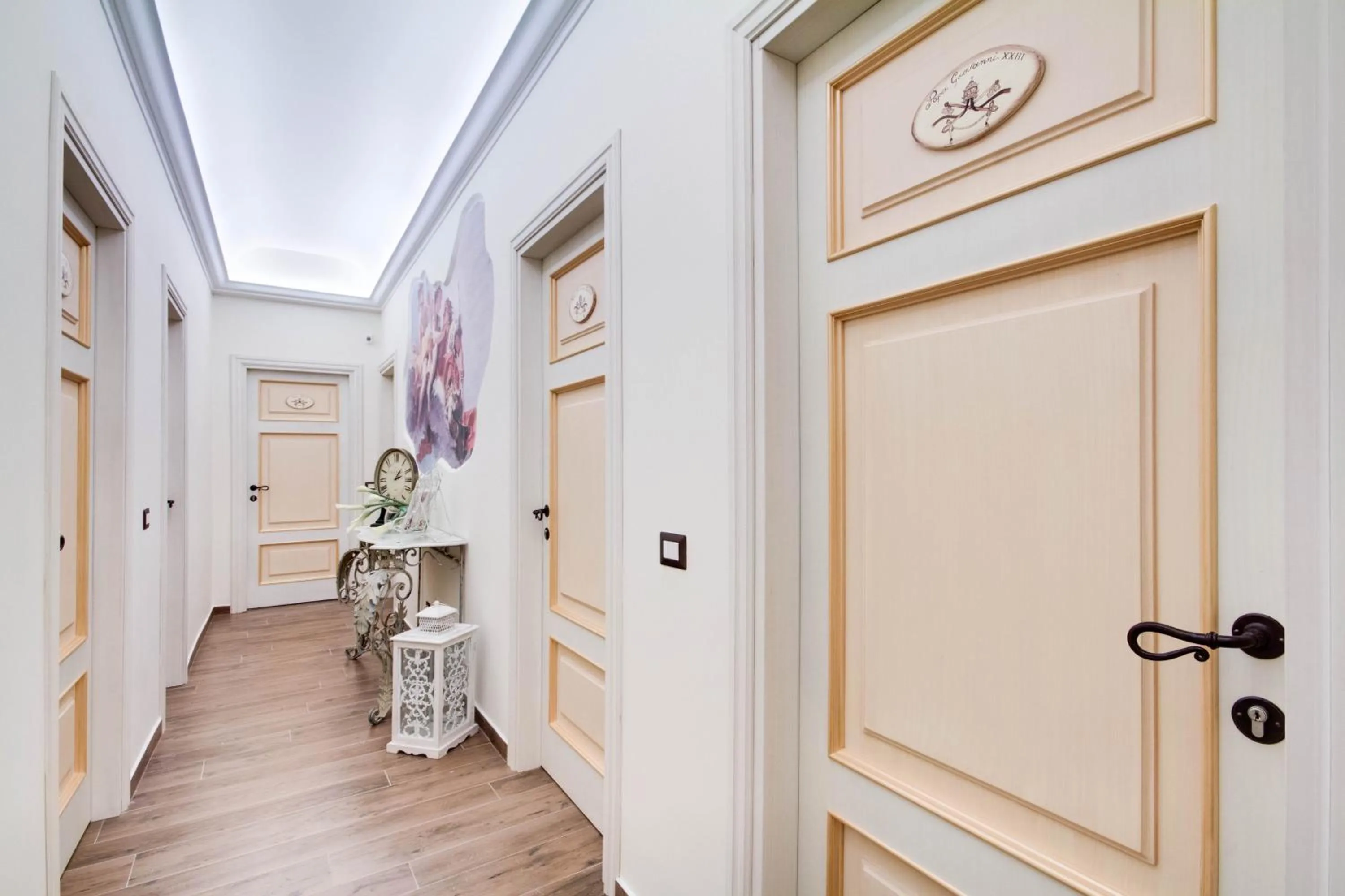 Decorative detail in Lunaria Suites Rome Vaticano