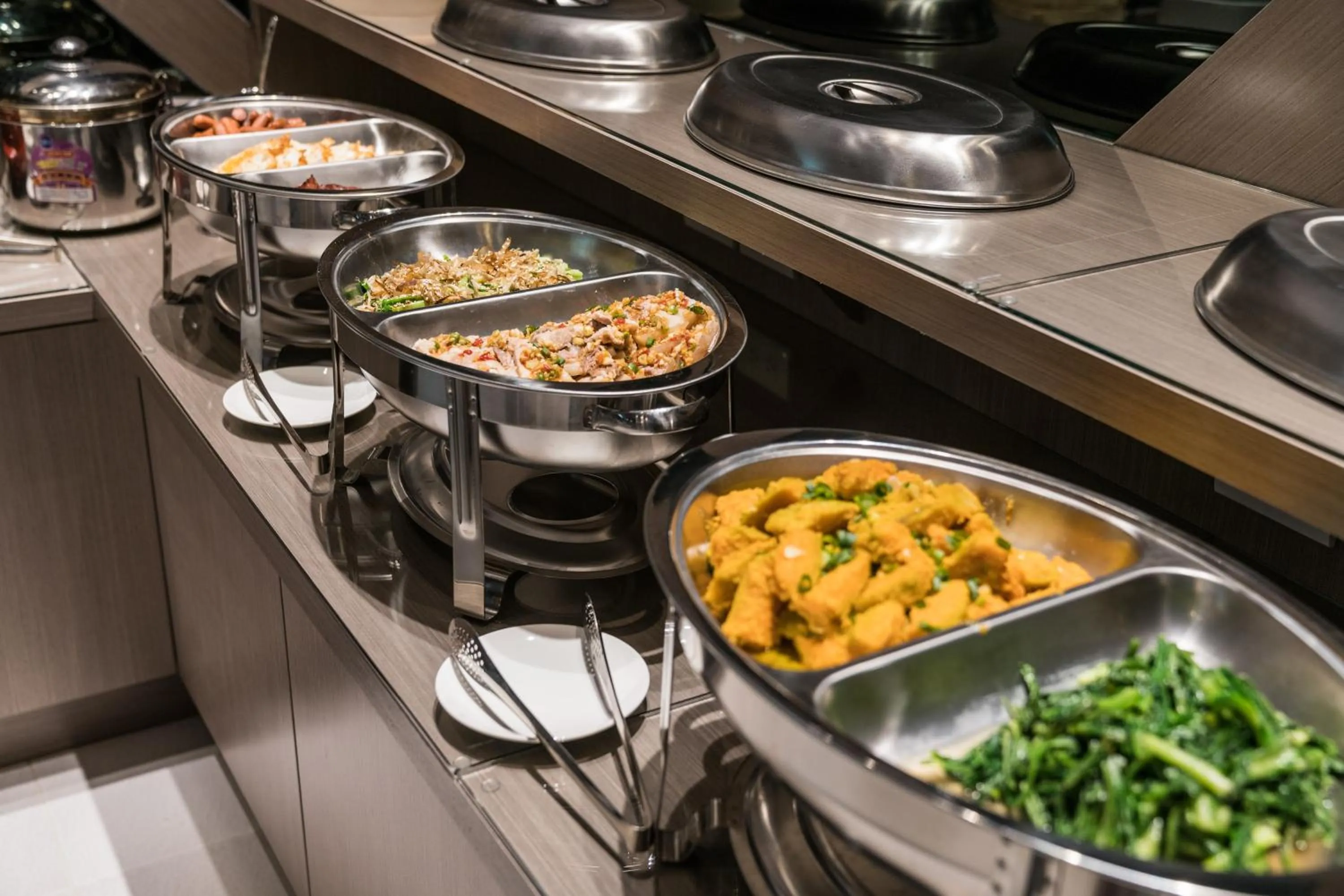 Breakfast in High Cloud Motel